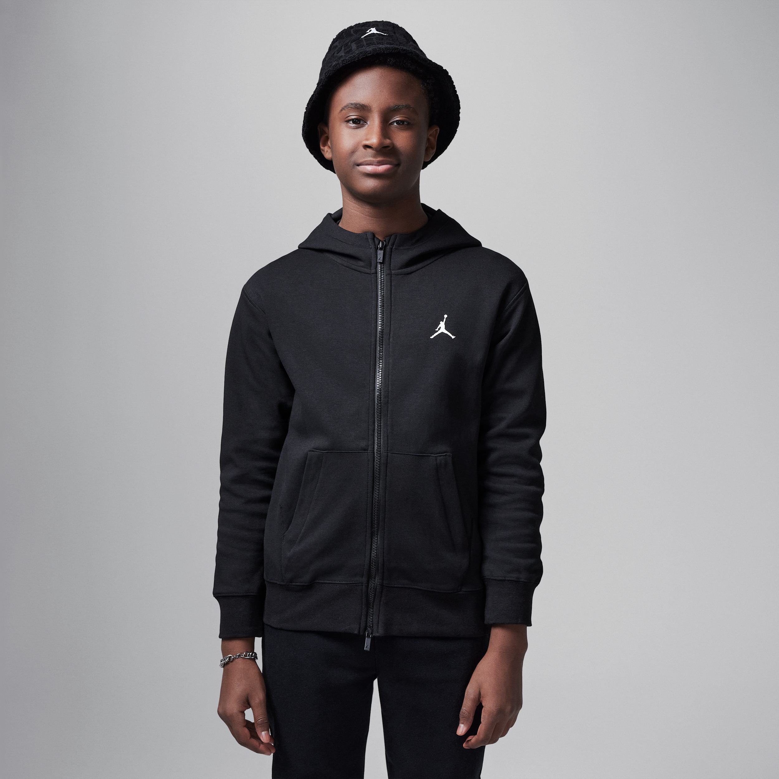 【ナイキ(NIKE)公式ストア】ジョーダン Dri-FIT スポーツ ジュニア ステートメント フープ フリース フルジップ パーカー HQ7135-010 ブラック 【ナイキ(NIKE)公式ストア】ジョーダン Dri-FIT スポーツ ジュニア ステートメント フープ フリース フルジップ パーカー HQ7135-010 ブラック