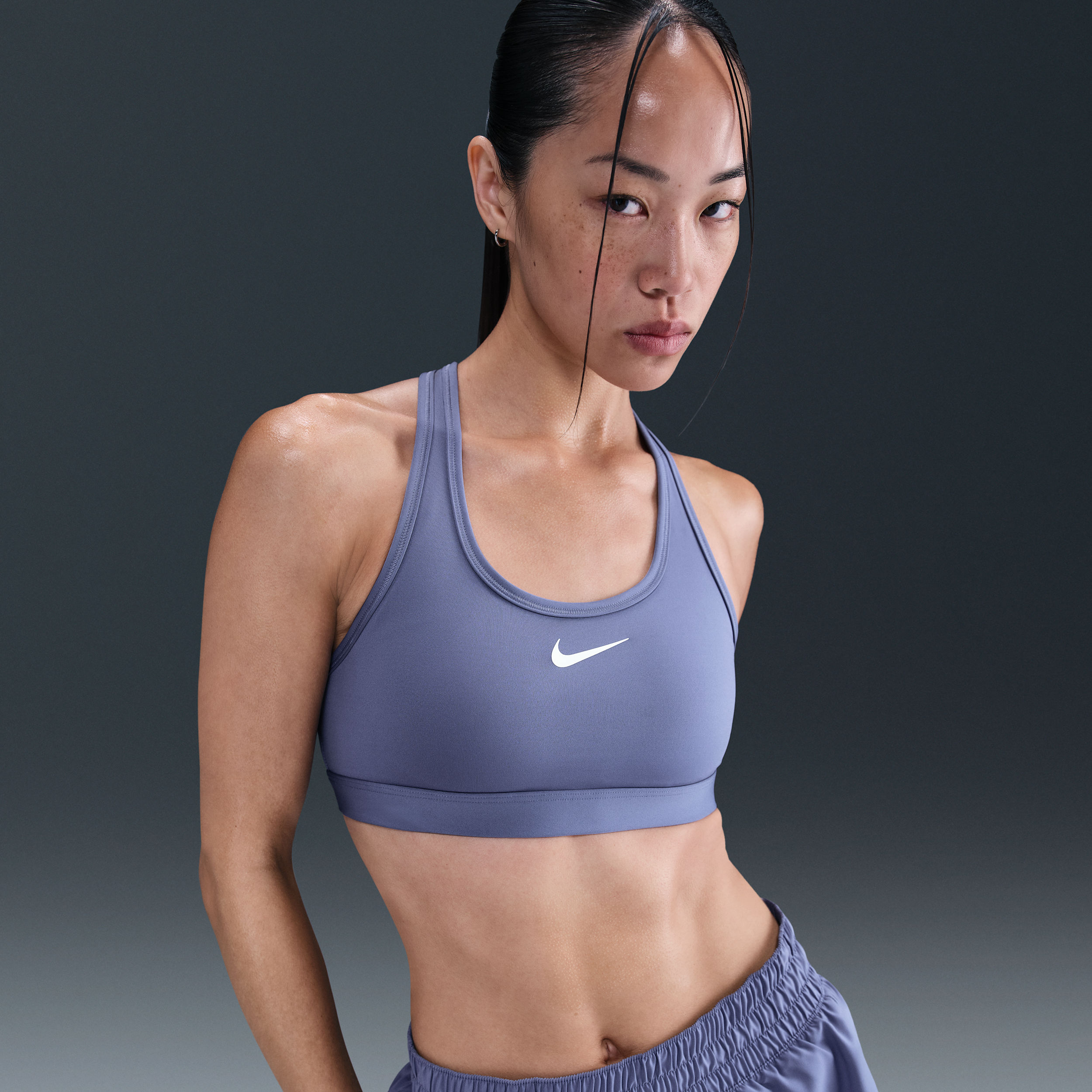 【ナイキ(NIKE)公式ストア】ナイキ スウッシュ ミディアムサポート ウィメンズ パッディド スポーツブラ DX6822-499 ブルー 【ナイキ(NIKE)公式ストア】ナイキ スウッシュ ミディアムサポート ウィメンズ パッディド スポーツブラ DX6822-499 ブルー