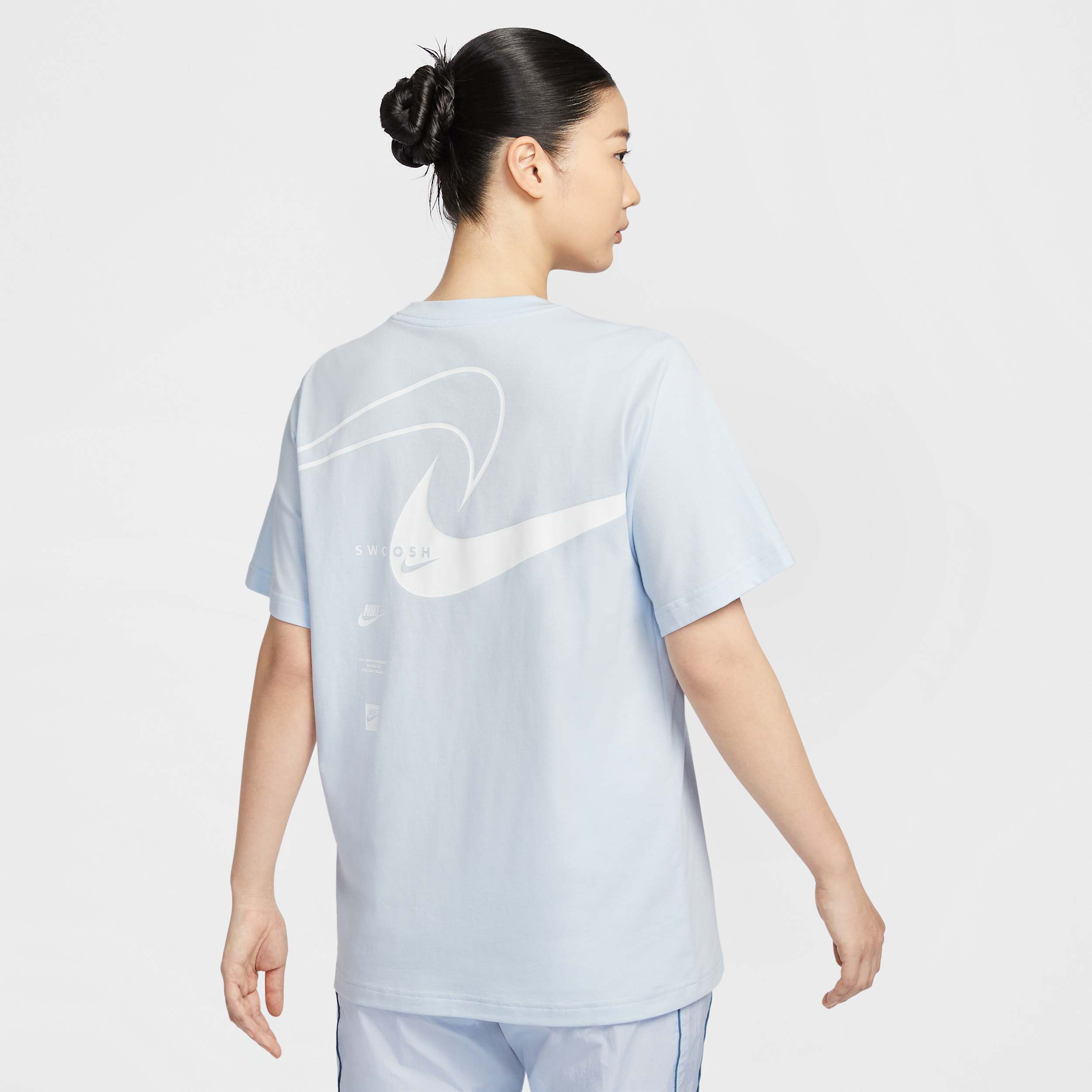 【ナイキ(NIKE)公式ストア】ナイキ スポーツウェア クラブ ウィメンズ ショートスリーブ Tシャツ HQ1699-423 ブルー 【ナイキ(NIKE)公式ストア】ナイキ スポーツウェア クラブ ウィメンズ ショートスリーブ Tシャツ HQ1699-423 ブルー
