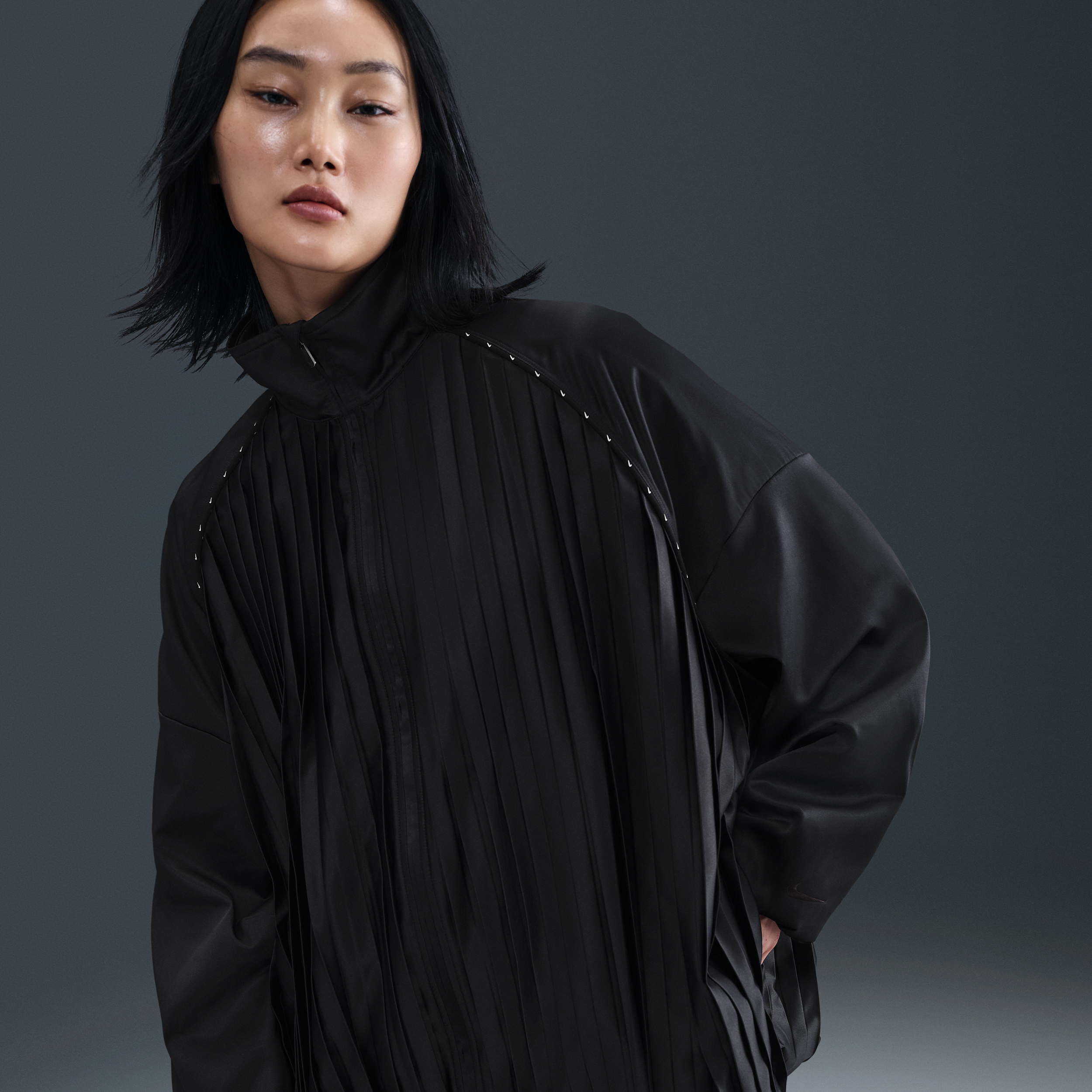 【ナイキ(NIKE)公式ストア】ナイキ スポーツウェア コレクション ウィメンズ プリーツ トラックジャケット HJ0518-010 ブラック 【ナイキ(NIKE)公式ストア】ナイキ スポーツウェア コレクション ウィメンズ プリーツ トラックジャケット HJ0518-010 ブラック