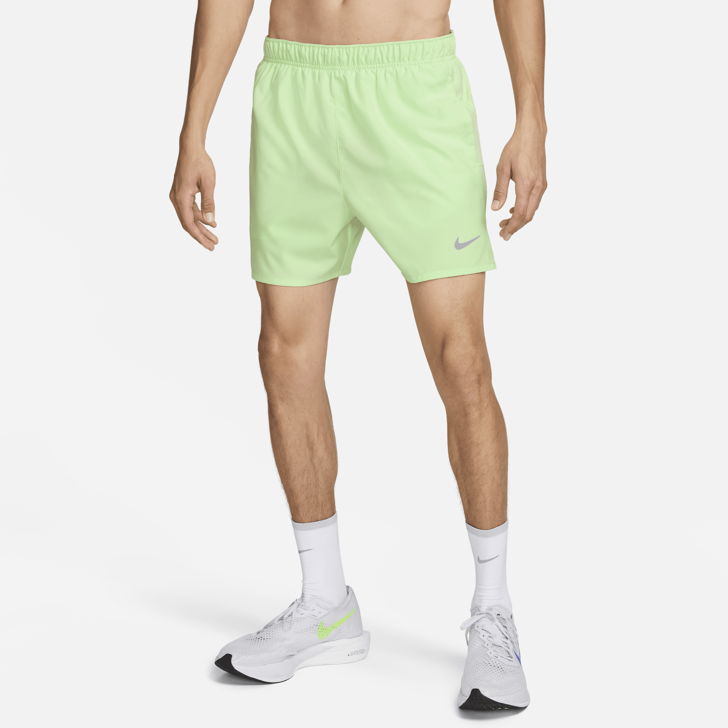 Nike Challenger Dri-FIT hardloopshorts met binnenbroek voor heren (13 cm) - Groen