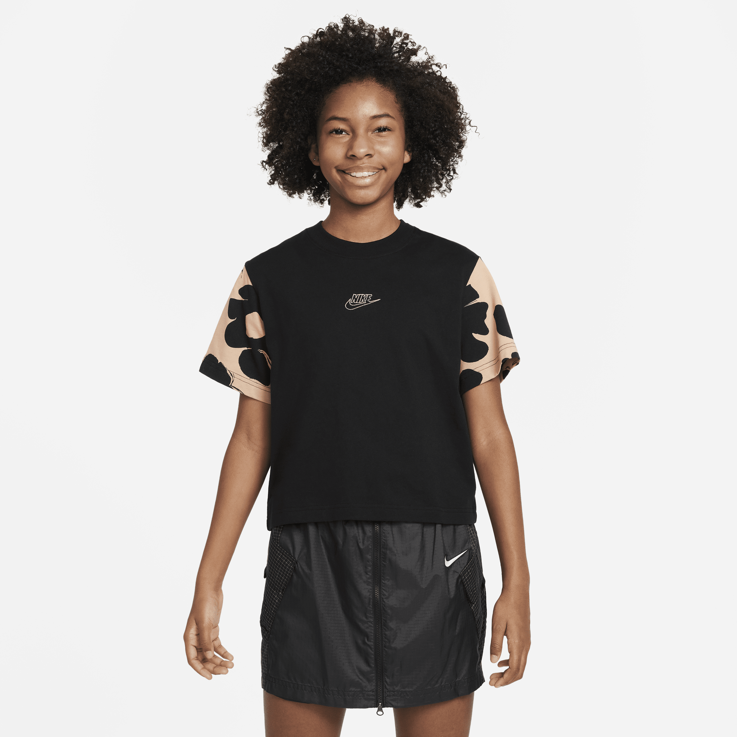 Nike Sportswear-T-shirt med firkantet pasform til større børn (piger) - sort
