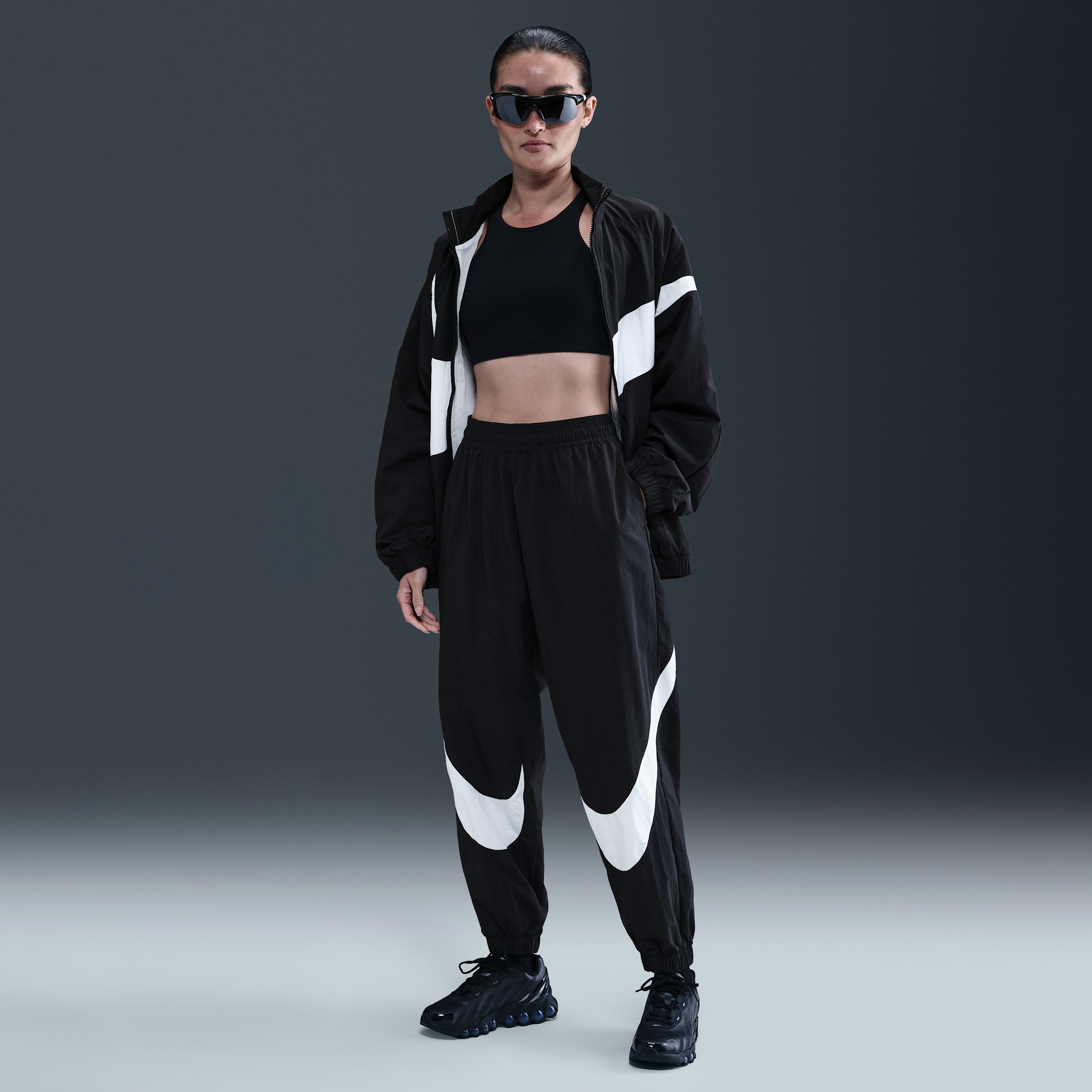 【ナイキ(NIKE)公式ストア】ナイキ スポーツウェア ウィメンズ ミッドライズ ジョガーパンツ HV2358-010 ブラック 【ナイキ(NIKE)公式ストア】ナイキ スポーツウェア ウィメンズ ミッドライズ ジョガーパンツ HV2358-010 ブラック