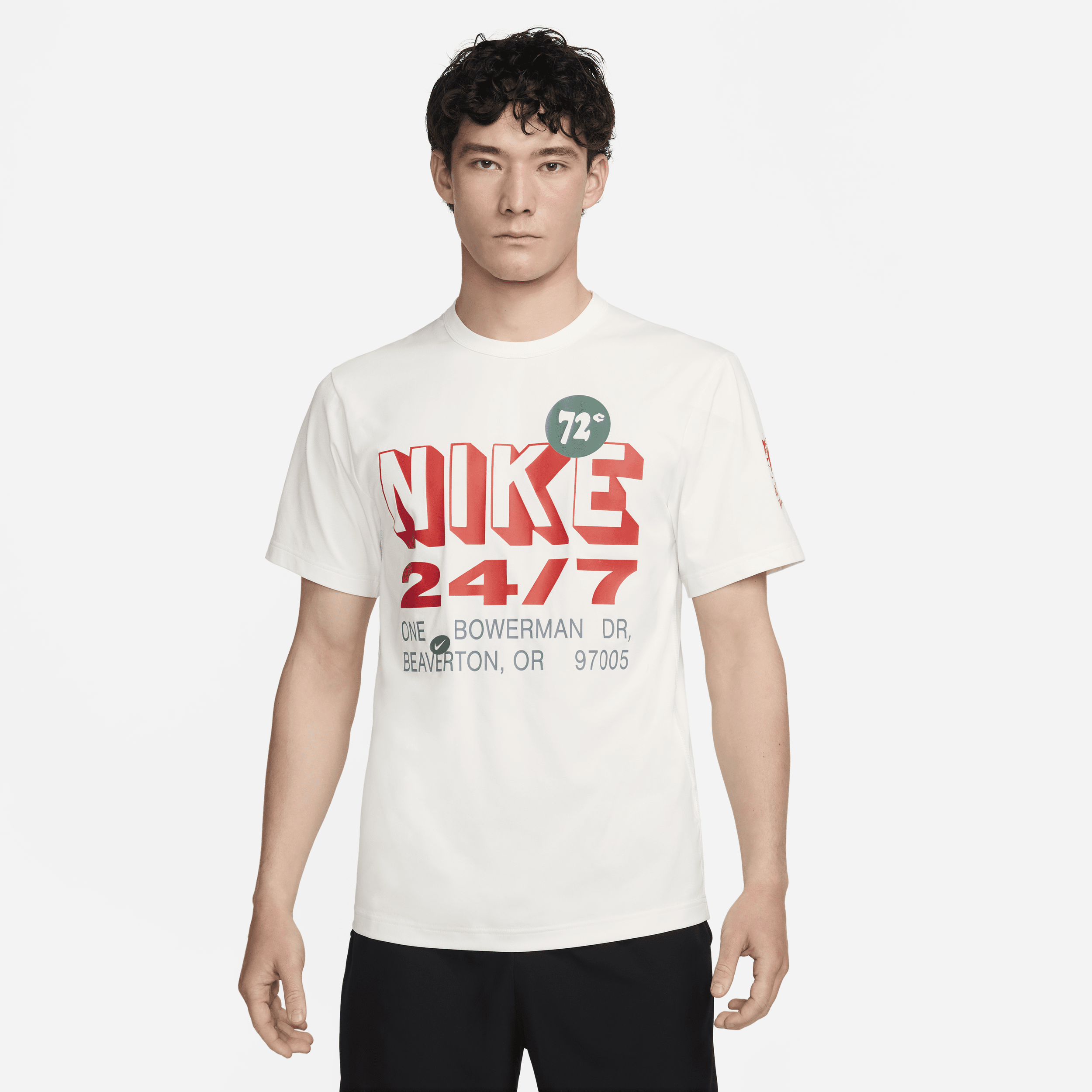 【ナイキ(NIKE)公式ストア】ナイキ ハイバース メンズ Dri-FIT UV ショートスリーブ フィットネストップ FN3989-133 ホワイト 【ナイキ(NIKE)公式ストア】ナイキ ハイバース メンズ Dri-FIT UV ショートスリーブ フィットネストップ FN3989-133 ホワイト