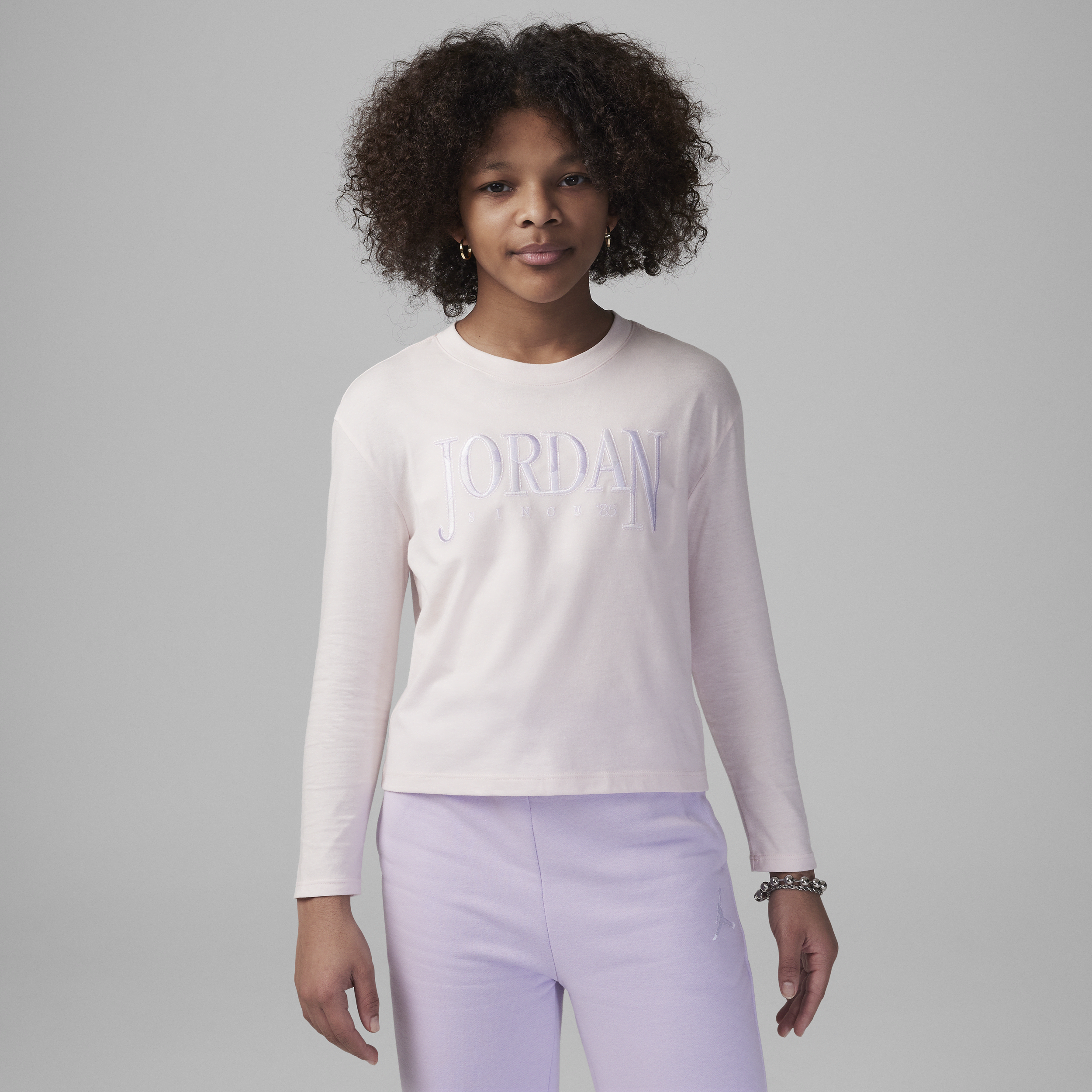 Jordan Fundamentals-T-shirt med lange ærmer og grafik til større børn - Pink
