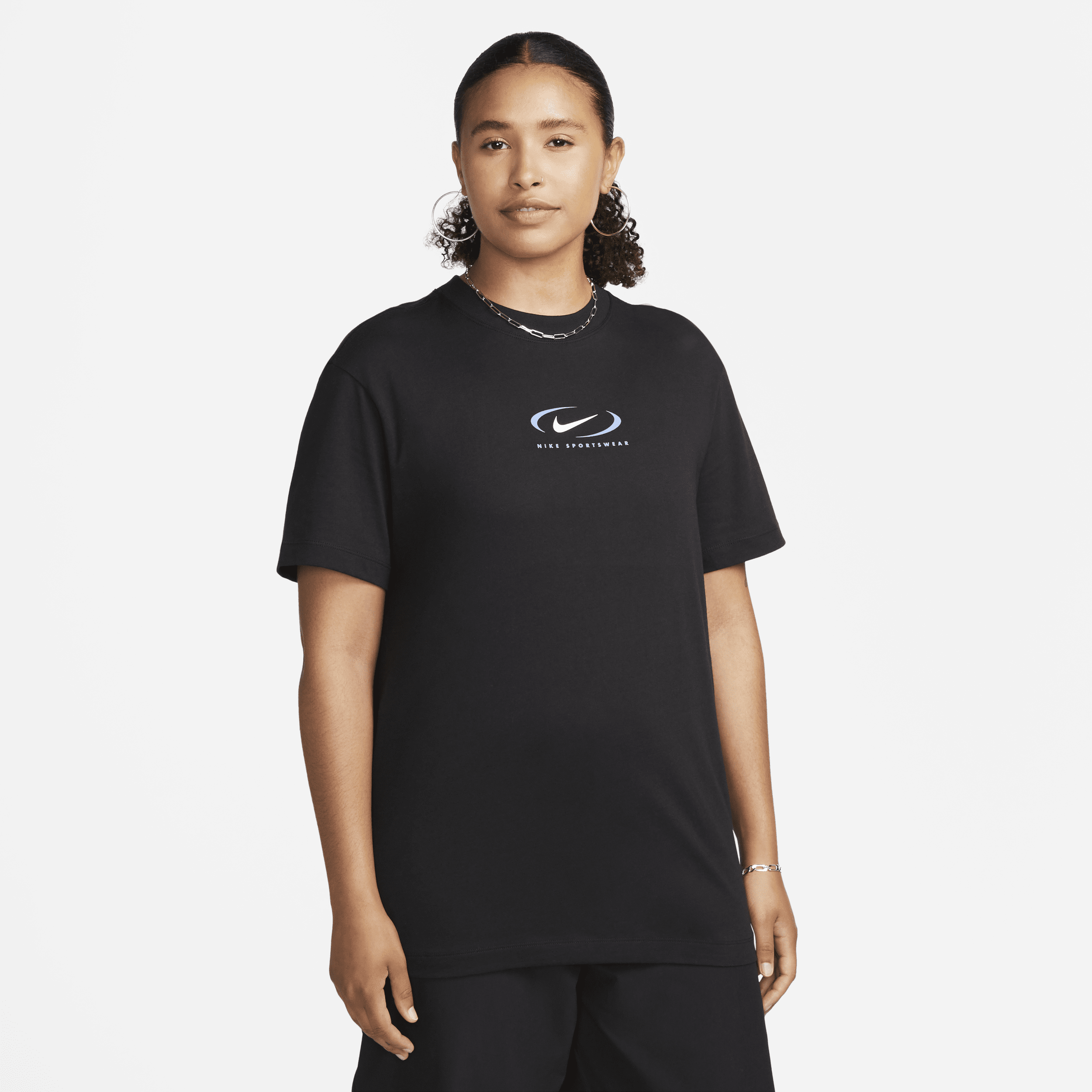 Nike Sportswear-T-shirt med grafik til kvinder - sort