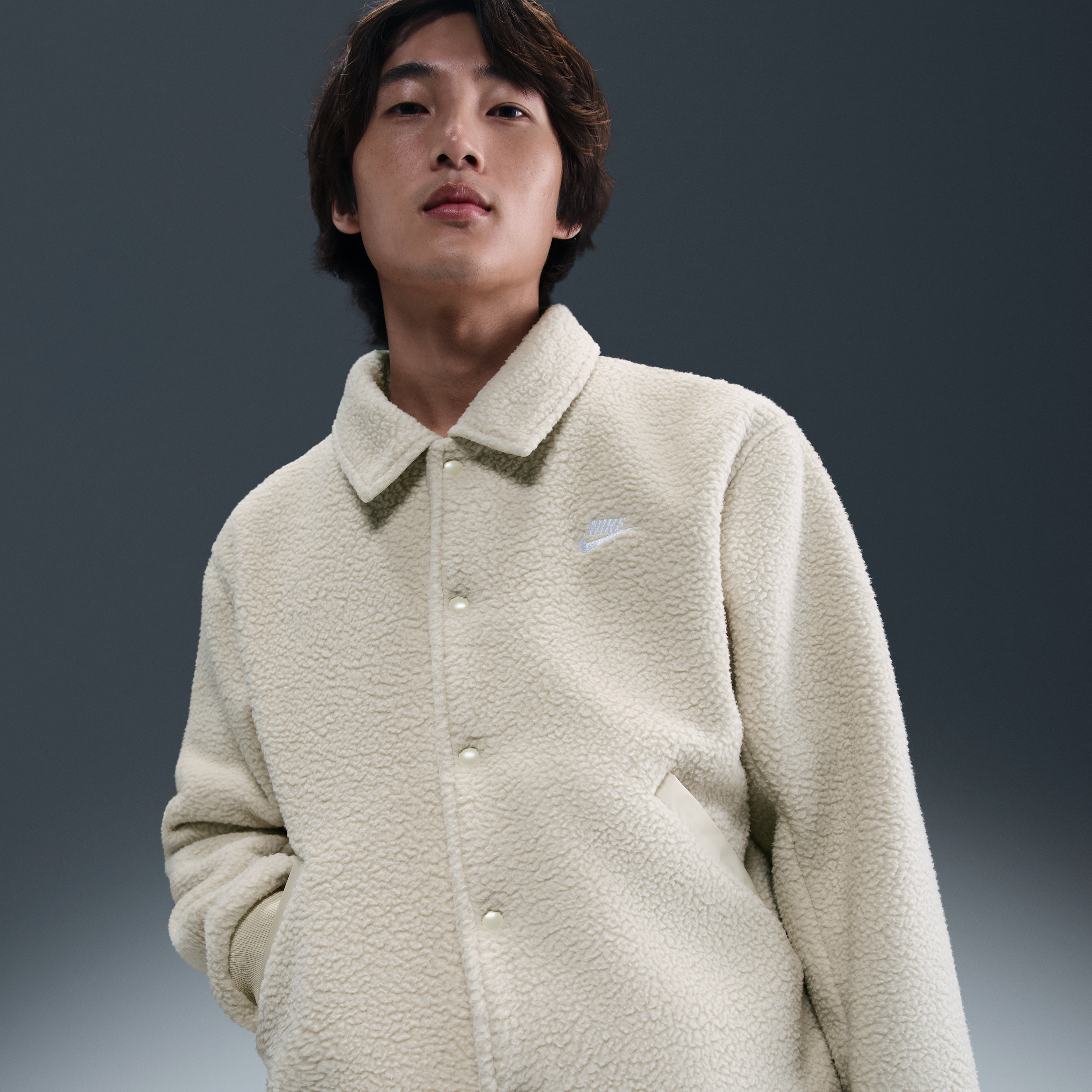 【ナイキ(NIKE)公式ストア】ナイキ スポーツウェア クラブ メンズ ハイパイル フリース コーチ ジャケット HV1430-297 ブラウン 【ナイキ(NIKE)公式ストア】ナイキ スポーツウェア クラブ メンズ ハイパイル フリース コーチ ジャケット HV1430-297 ブラウン