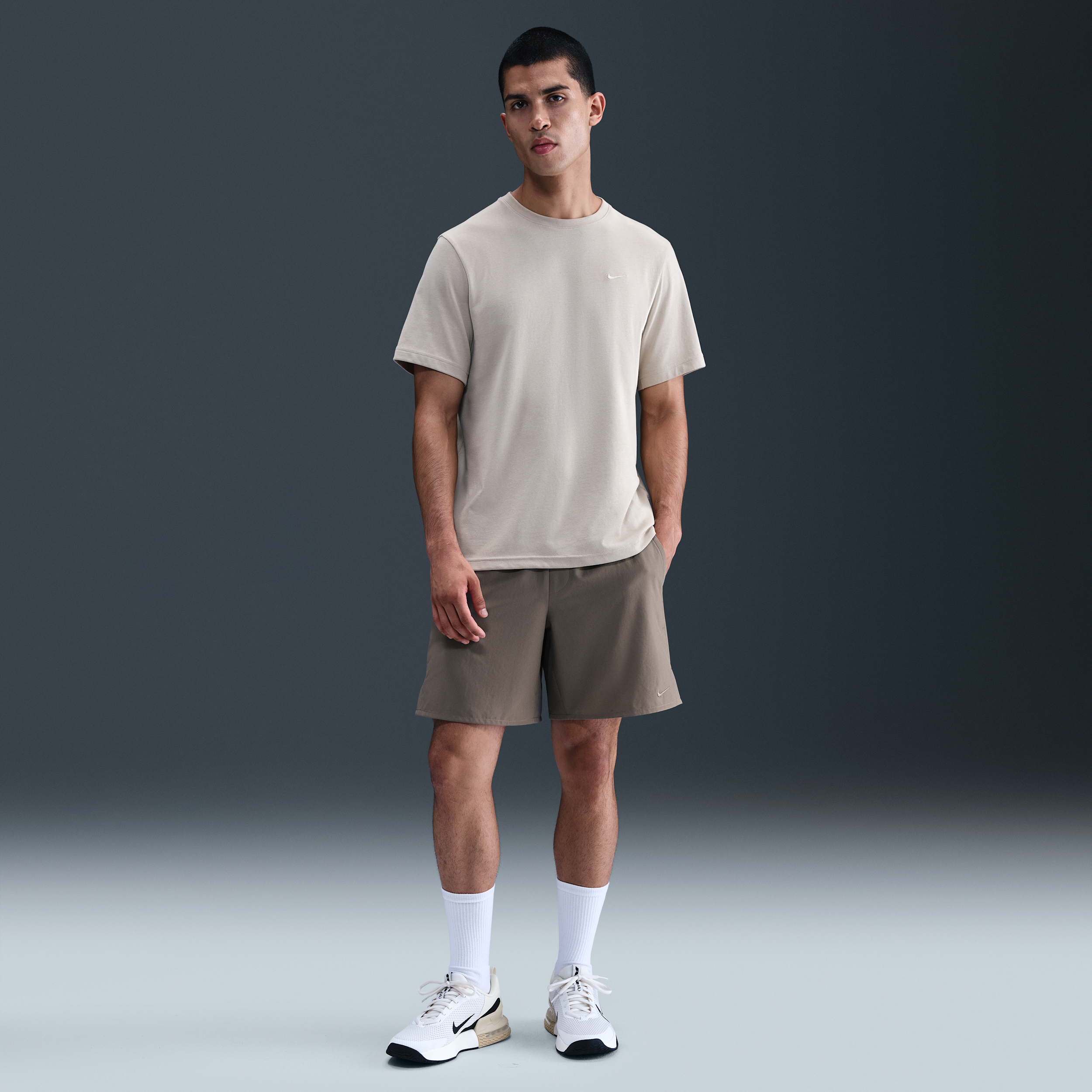 Nike Unlimited Pantalón corto Dri-FIT versátil de 18 cm sin forro - Hombre - Gris