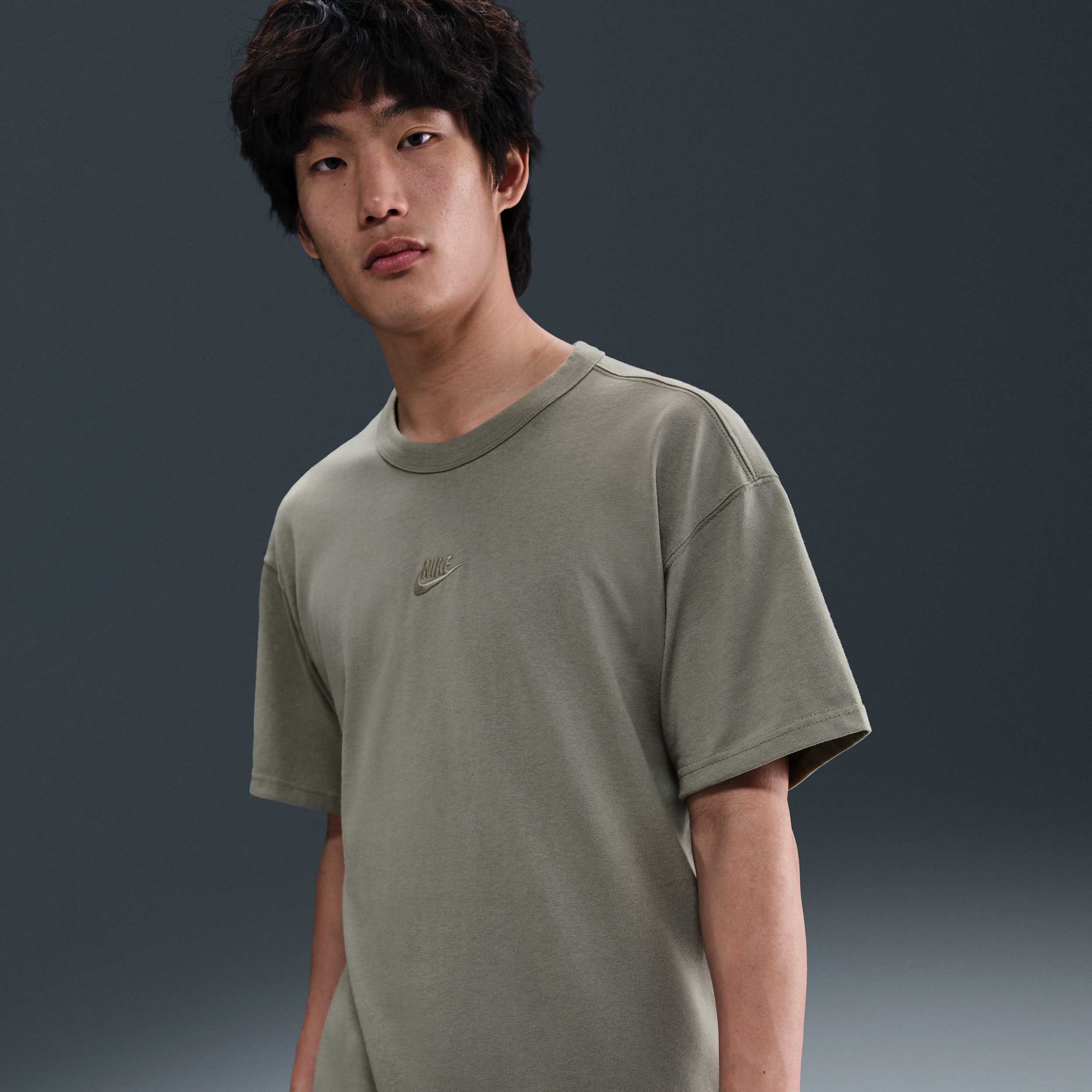 【ナイキ(NIKE)公式ストア】ナイキ スポーツウェア プレミアム エッセンシャル メンズ Tシャツ DO7393-320 グリーン 【ナイキ(NIKE)公式ストア】ナイキ スポーツウェア プレミアム エッセンシャル メンズ Tシャツ DO7393-320 グリーン