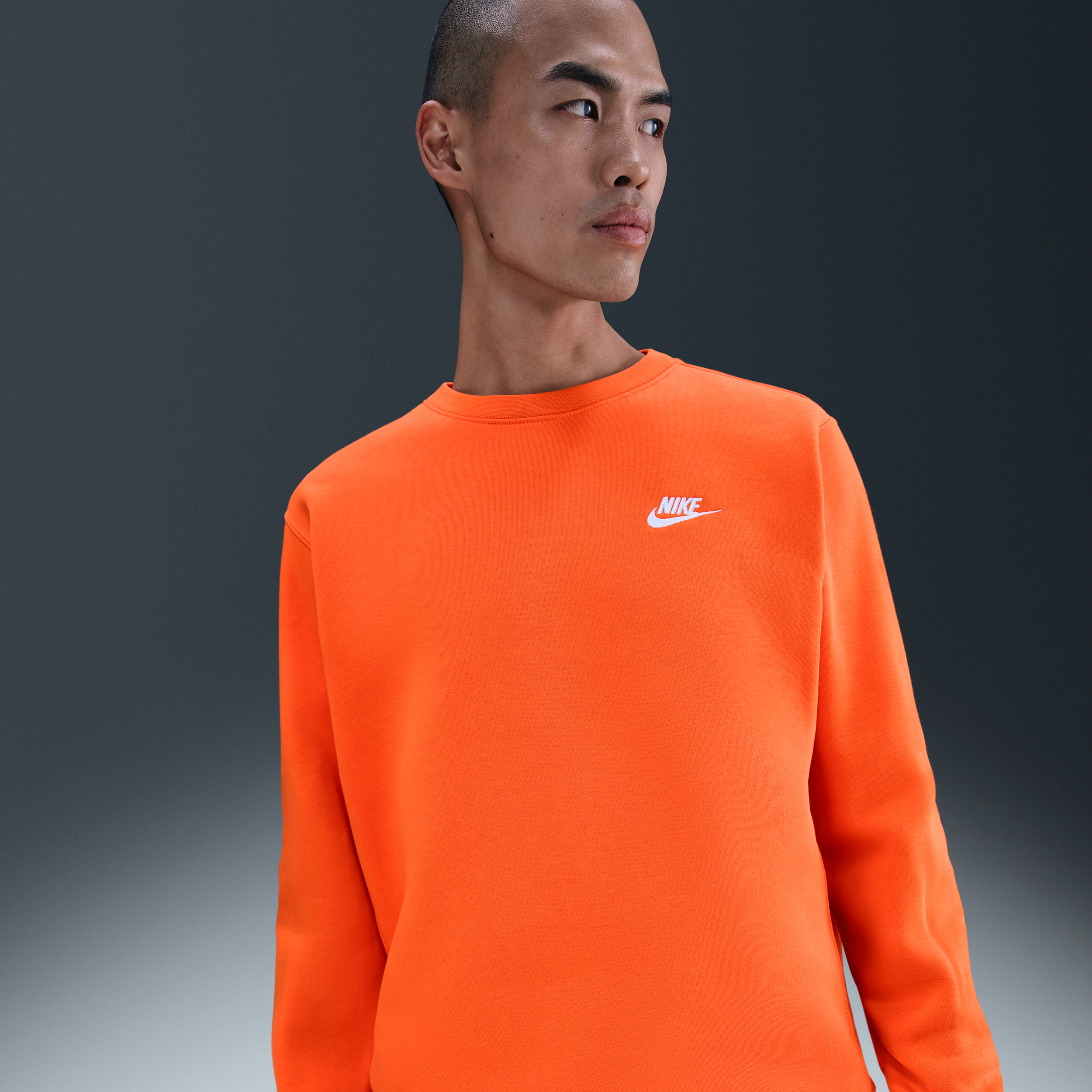 【ナイキ（NIKE）公式ストア】ナイキ スポーツウェア クラブ フリース クルー BV2663-819 オレンジ