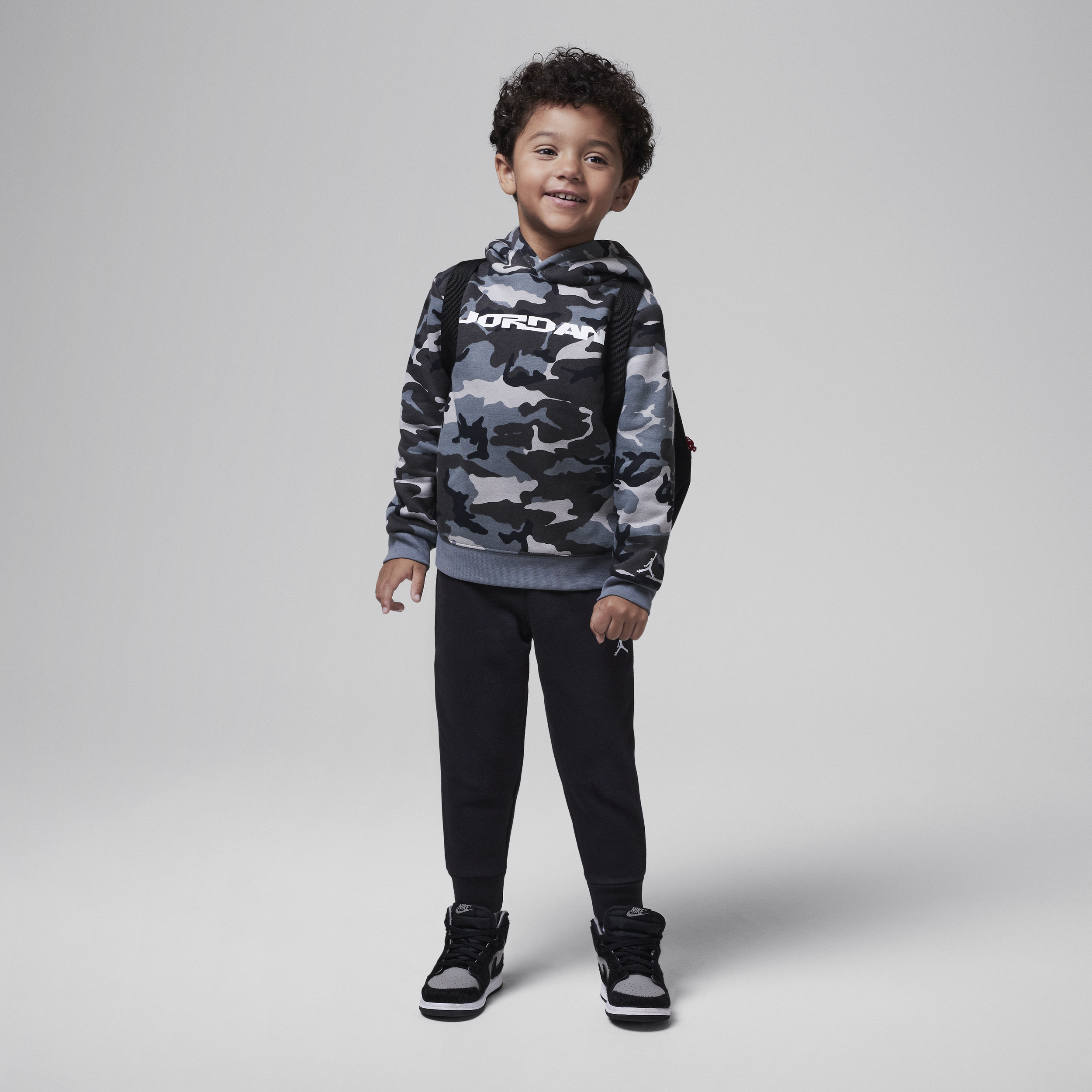 【ナイキ(NIKE)公式ストア】ジョーダン MVP ベビー ツーピース カモ フリース プルオーバー パーカー セットアップ HQ7728-010 ブラック 【ナイキ(NIKE)公式ストア】ジョーダン MVP ベビー ツーピース カモ フリース プルオーバー パーカー セットアップ HQ7728-010 ブラック