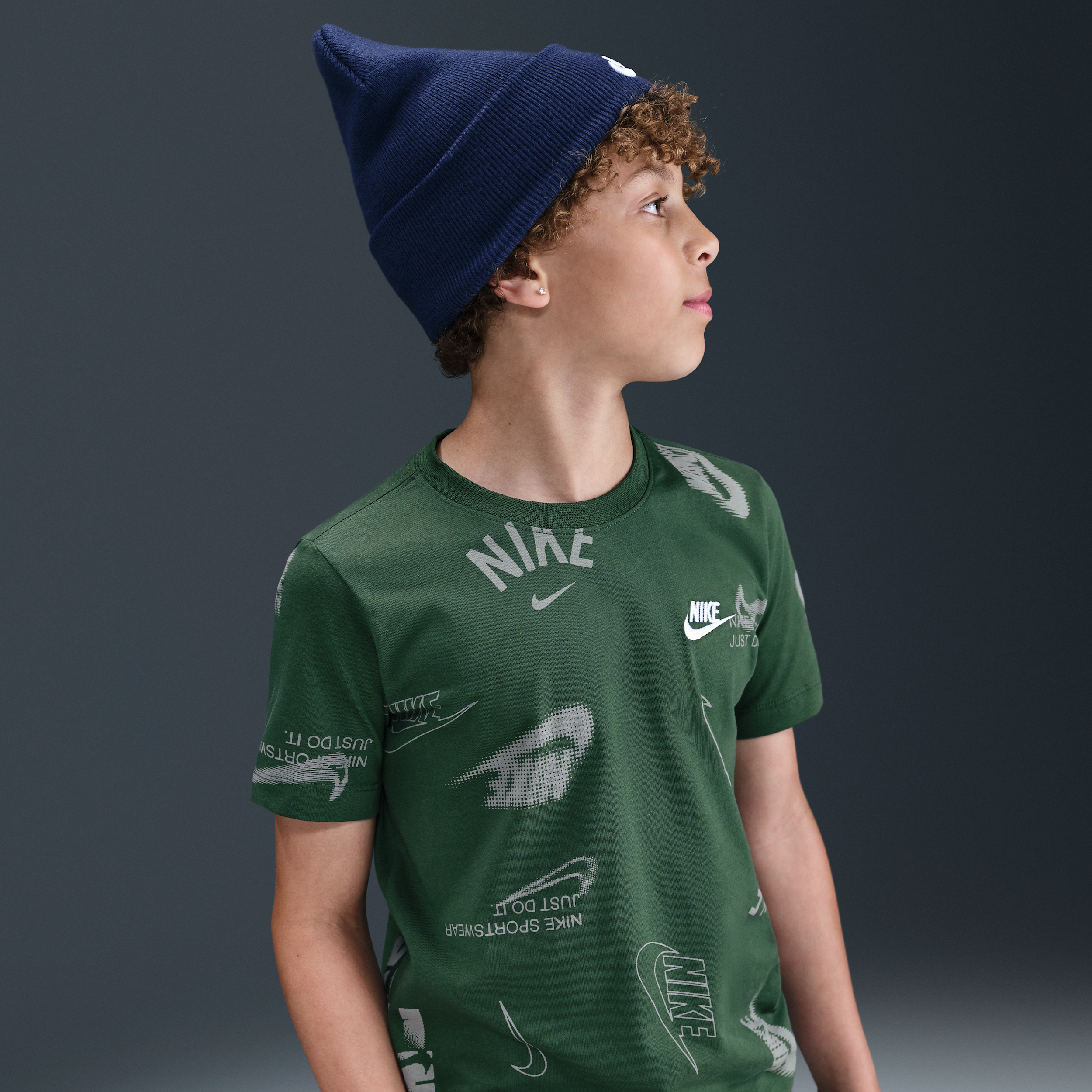 【ナイキ(NIKE)公式ストア】ナイキ スポーツウェア ジュニア Tシャツ HQ9292-323 グリーン 【ナイキ(NIKE)公式ストア】ナイキ スポーツウェア ジュニア Tシャツ HQ9292-323 グリーン