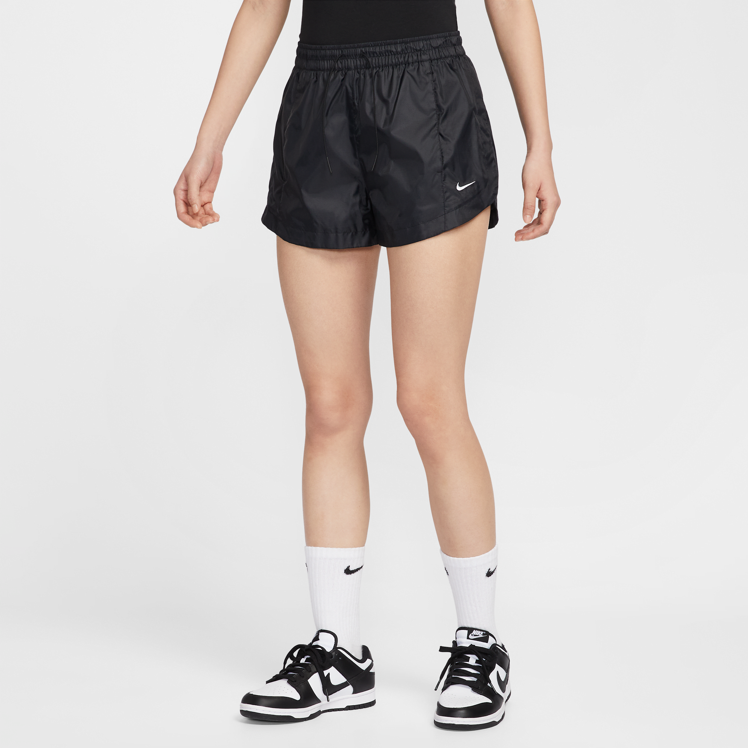 【ナイキ(NIKE)公式ストア】ナイキ スポーツウェア ウィンドランナー ウィメンズ ミッドライズ 5cm ウ―ブン ショートパンツ HM8403-010 ブラック 【ナイキ(NIKE)公式ストア】ナイキ スポーツウェア ウィンドランナー ウィメンズ ミッドライズ 5cm ウ―ブン ショートパンツ HM8403-010 ブラック