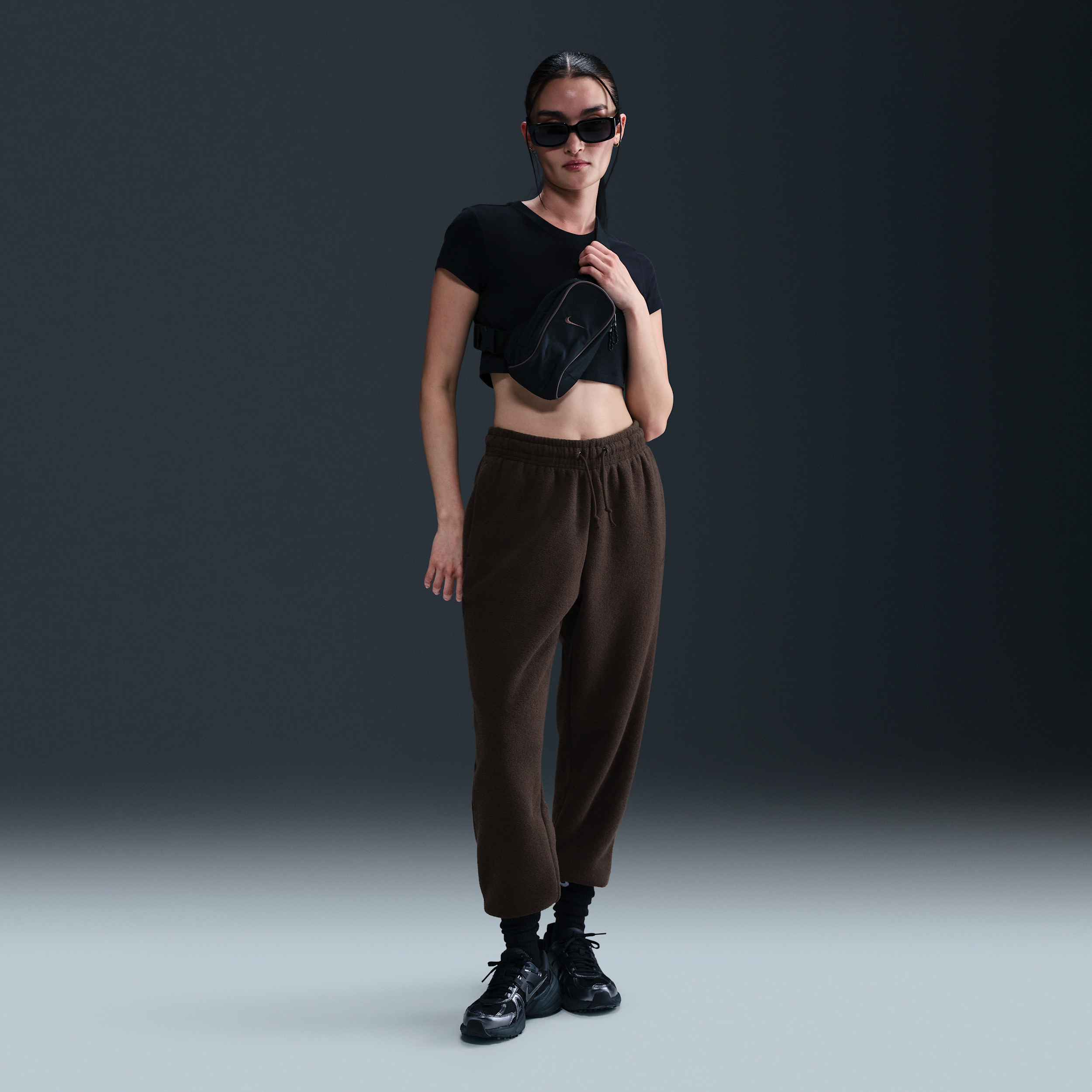 【ナイキ(NIKE)公式ストア】ナイキ スポーツウェア フェニックス プラッシュ ウィメンズ ミッドライズ コージー フリース パンツ HQ7645-220 ブラウン 【ナイキ(NIKE)公式ストア】ナイキ スポーツウェア フェニックス プラッシュ ウィメンズ ミッドライズ コージー フリース パンツ HQ7645-220 ブラウン