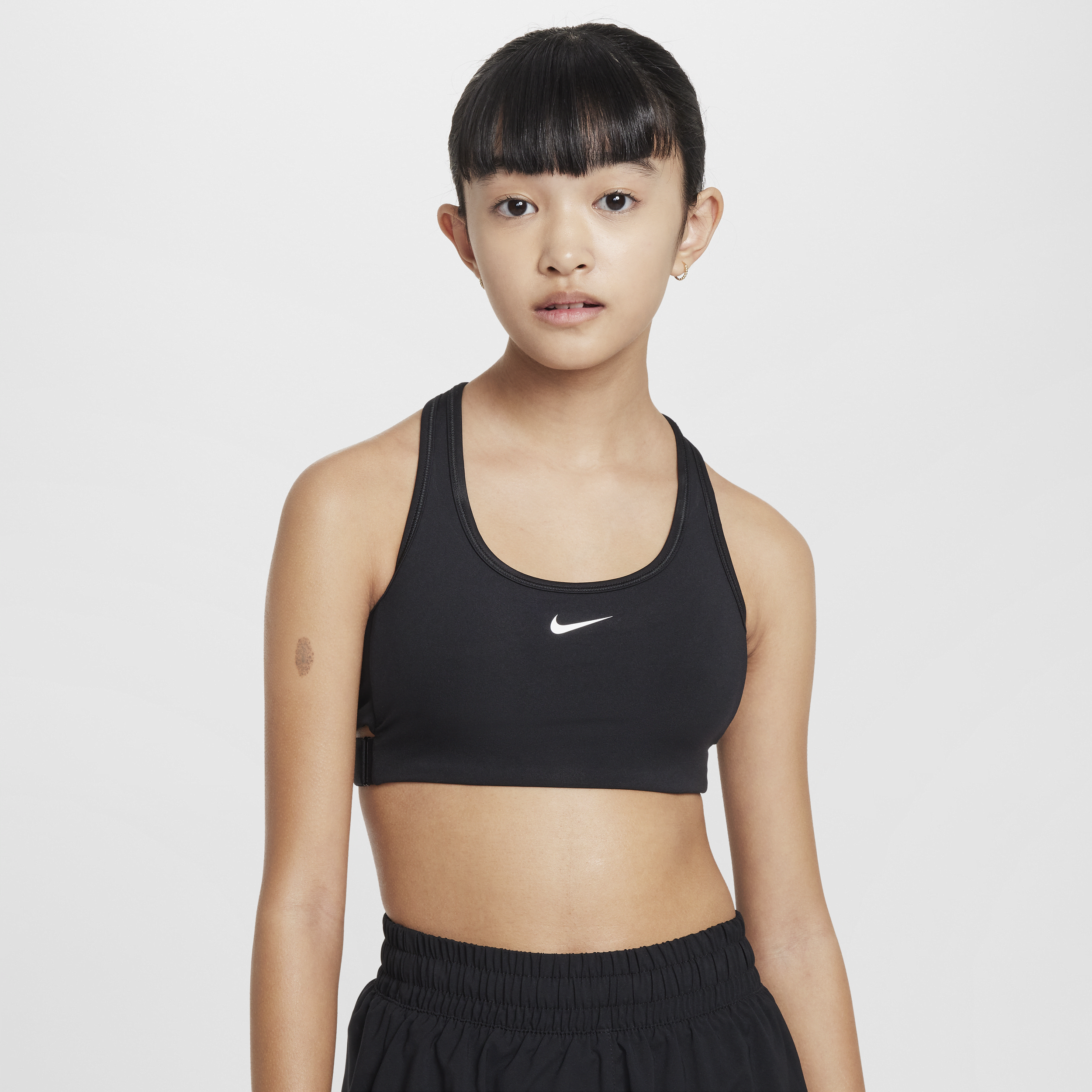 【ナイキ(NIKE)公式ストア】ナイキ スウッシュ イージーオン ジュニア (ガールズ) スポーツブラ FJ7157-010 ブラック 【ナイキ(NIKE)公式ストア】ナイキ スウッシュ イージーオン ジュニア (ガールズ) スポーツブラ FJ7157-010 ブラック
