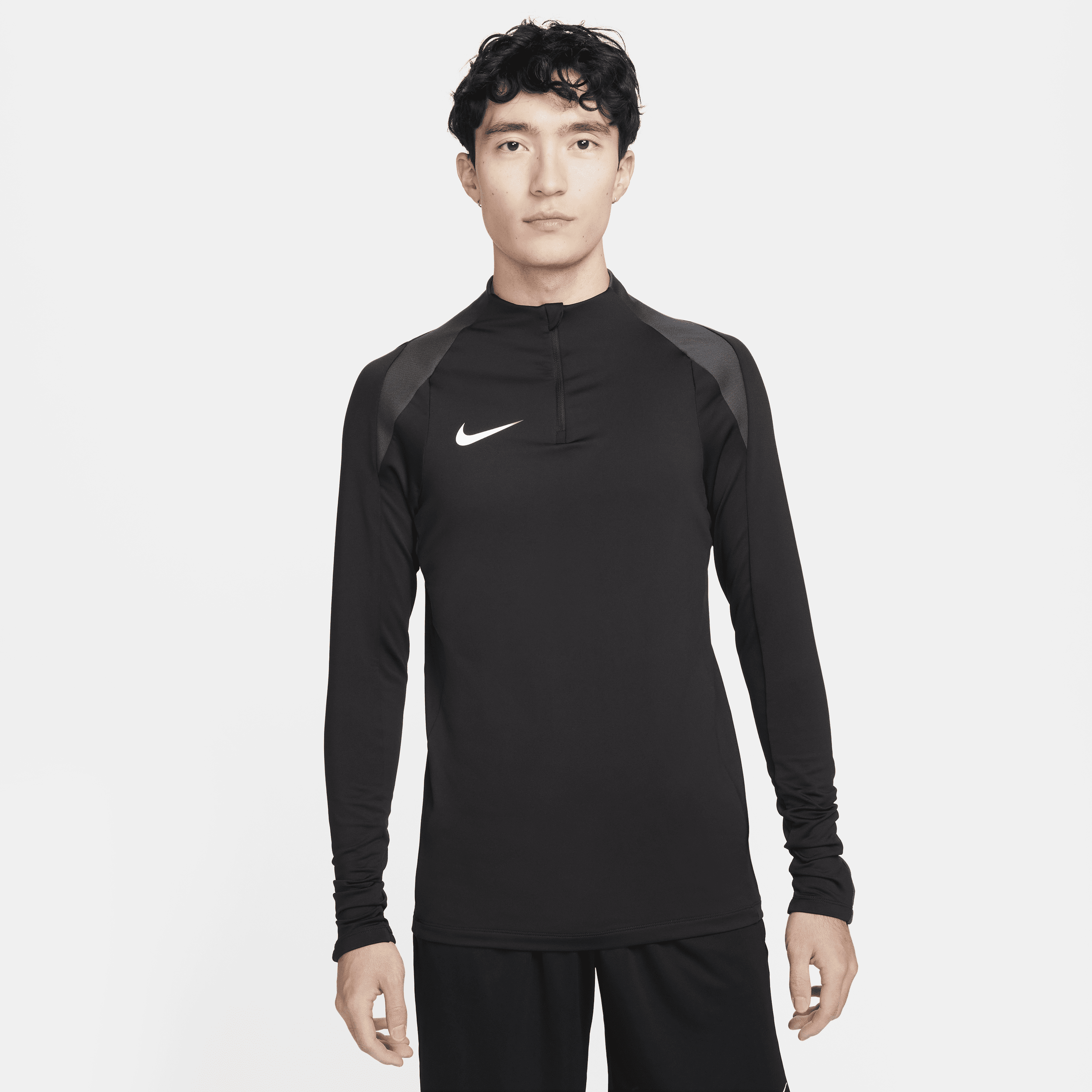 【ナイキ(NIKE)公式ストア】ナイキ ストライク メンズ Dri-FIT サッカー 1/2ジップ ドリルトップ FN2404-010 ブラック 【ナイキ(NIKE)公式ストア】ナイキ ストライク メンズ Dri-FIT サッカー 1/2ジップ ドリルトップ FN2404-010 ブラック