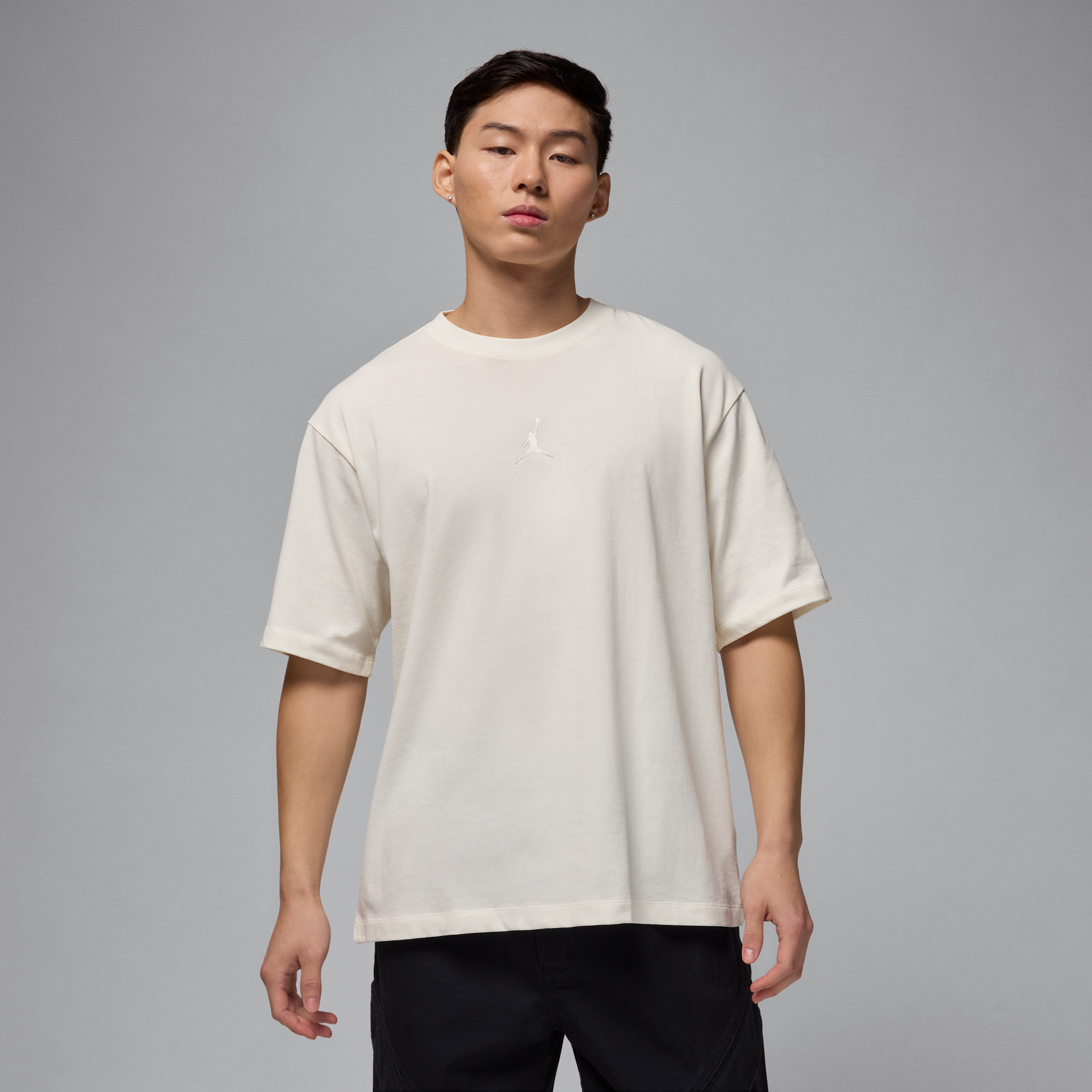 【ナイキ(NIKE)公式ストア】ジョーダン フライト エッセンシャル メンズ オーバーサイズド Tシャツ IB7345-133 ホワイト 【ナイキ(NIKE)公式ストア】ジョーダン フライト エッセンシャル メンズ オーバーサイズド Tシャツ IB7345-133 ホワイト