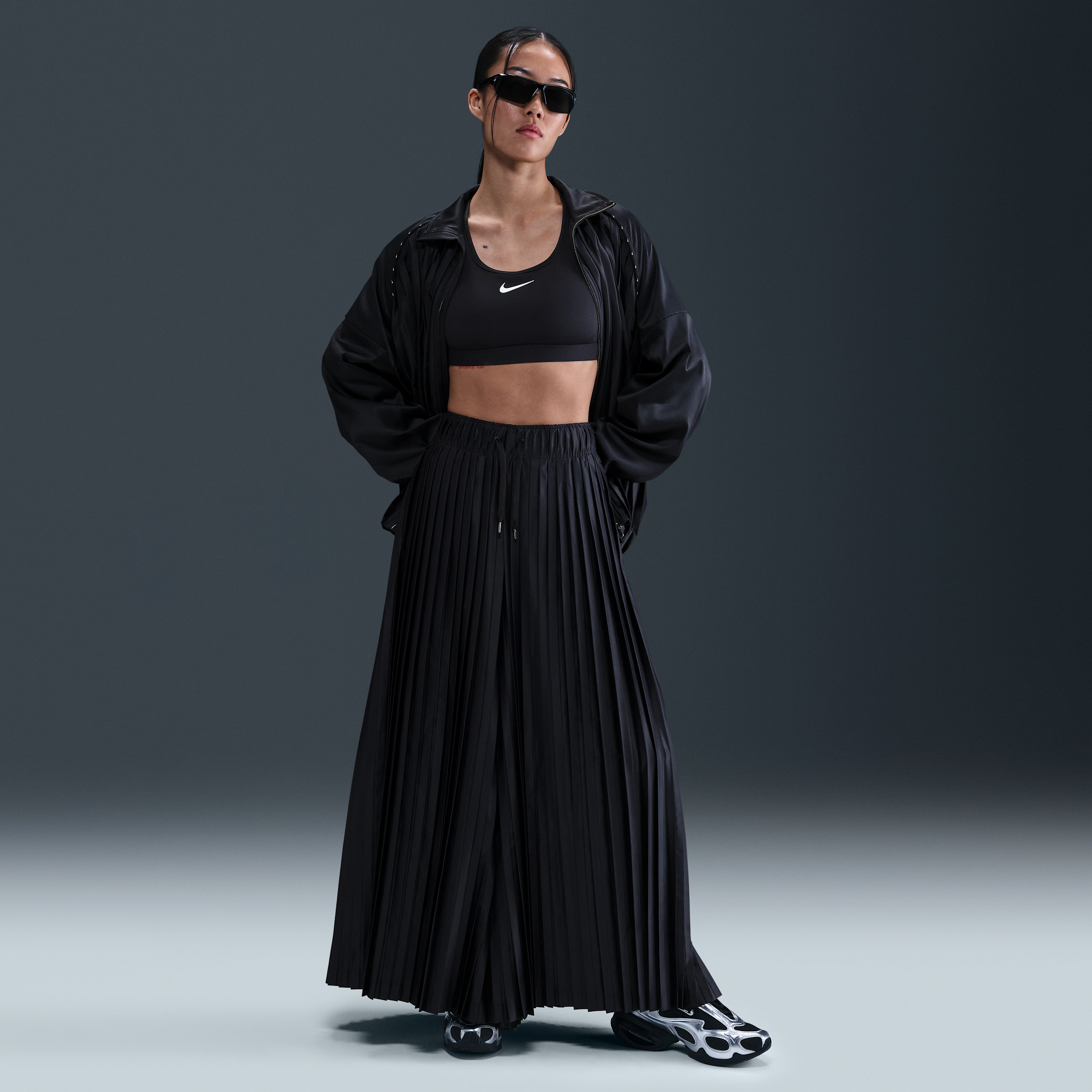 【ナイキ(NIKE)公式ストア】ナイキ スポーツウェア コレクション ウィメンズ ミッドライズ プリーツ トラックパンツ HJ0521-010 ブラック 【ナイキ(NIKE)公式ストア】ナイキ スポーツウェア コレクション ウィメンズ ミッドライズ プリーツ トラックパンツ HJ0521-010 ブラック