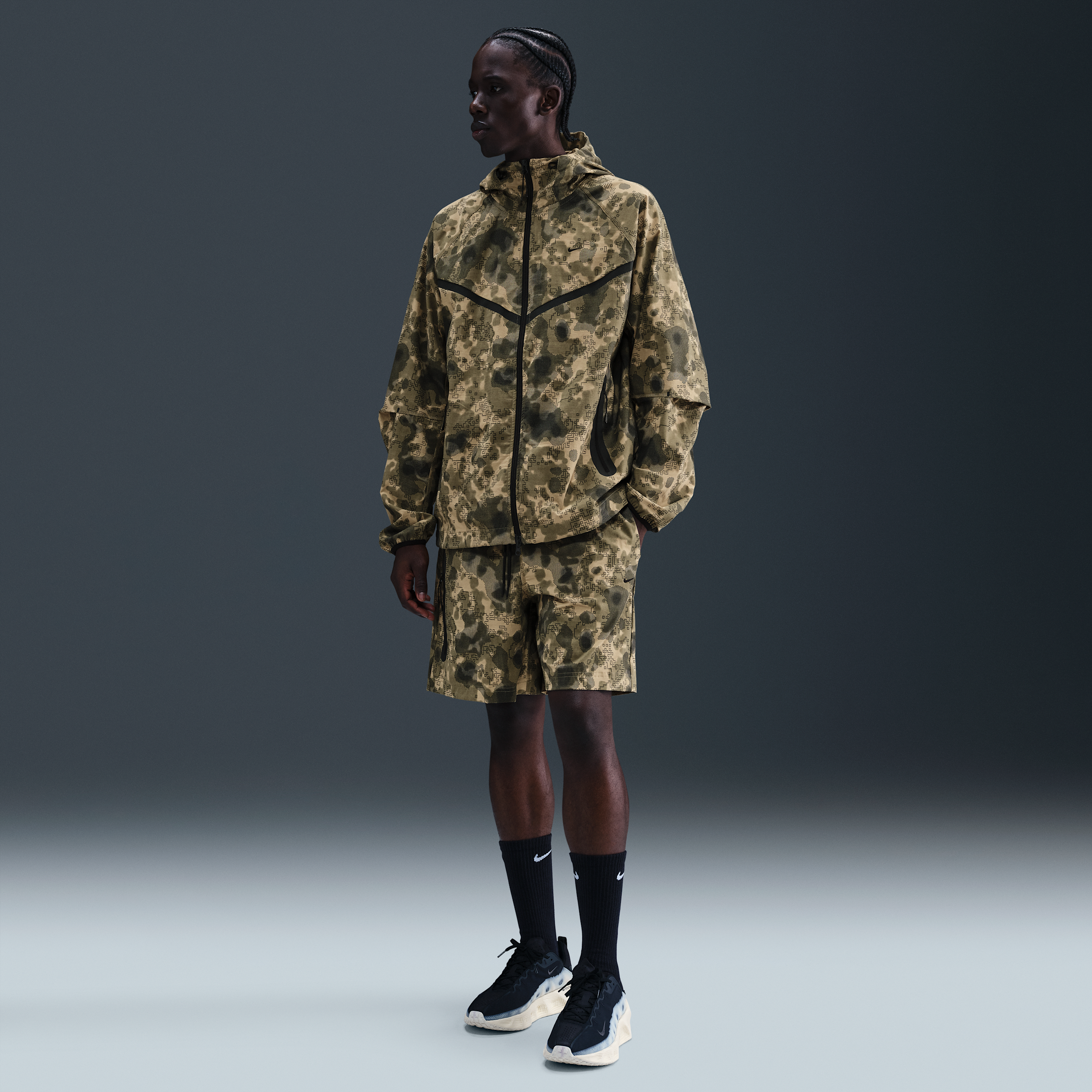 Shorts camo in tessuto Dri-FIT Nike Tech - Uomo - Marrone