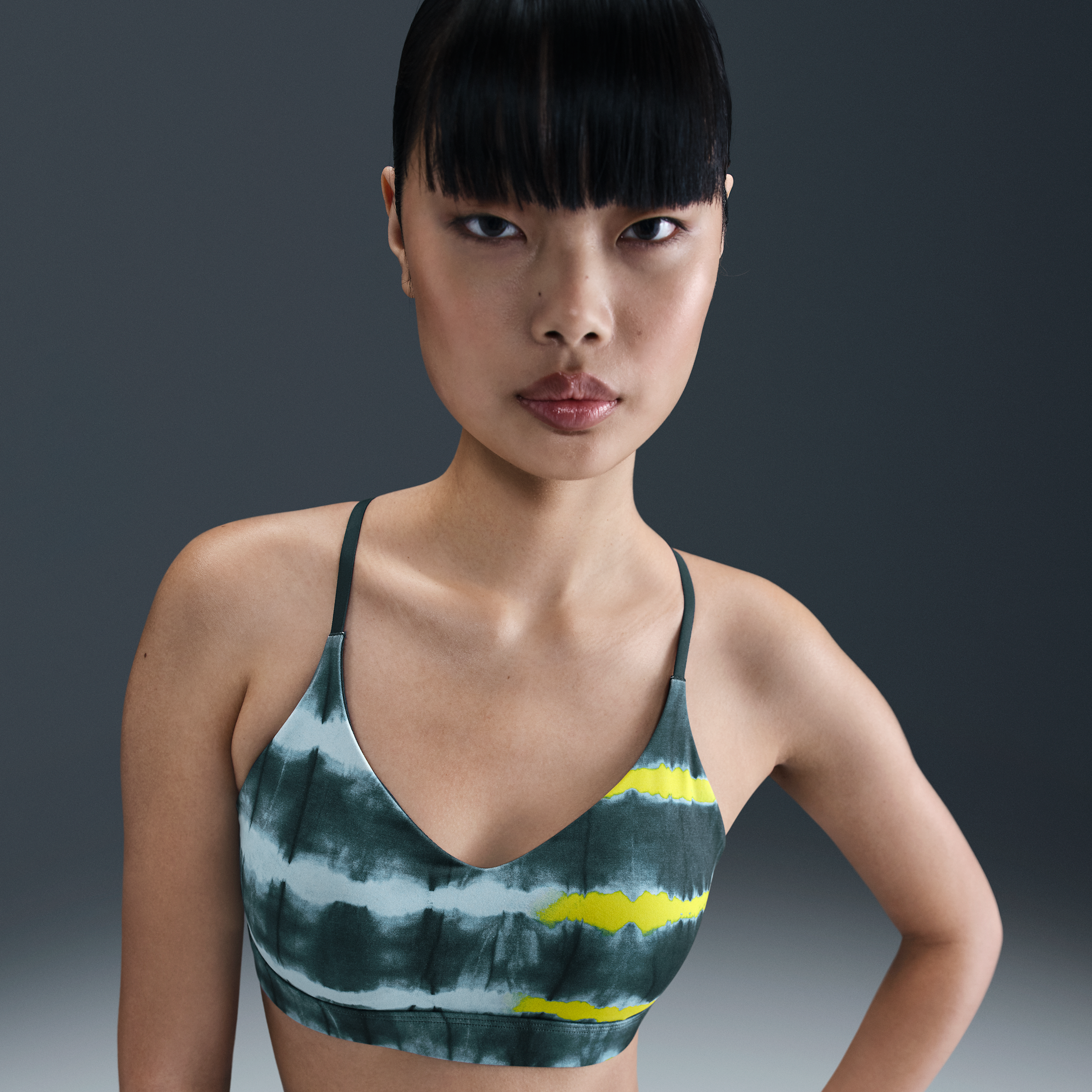 【ナイキ(NIKE)公式ストア】Nike Indy Women's Artist コレクション ライトサポート パッディド プリント スポーツブラ HQ4333-478 ブルー 【ナイキ(NIKE)公式ストア】Nike Indy Women's Artist コレクション ライトサポート パッディド プリント スポーツブラ HQ4333-478 ブルー