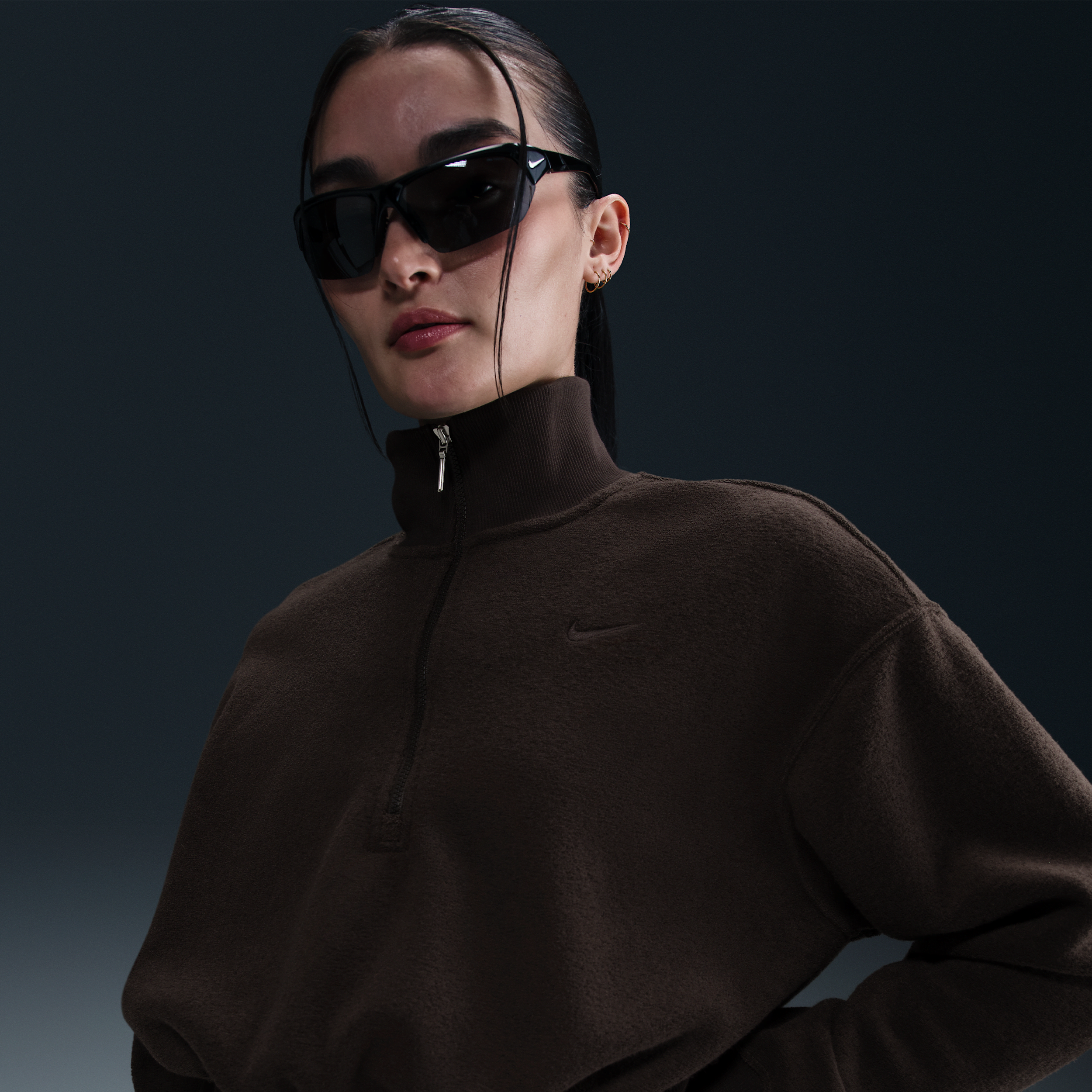 【ナイキ(NIKE)公式ストア】ナイキ スポーツウェア フェニックス プラッシュ ウィメンズ オーバーサイズド 1/4ジップ クロップド コージー フリース スウェットシャツ HQ7638-220 ブラウン 【ナイキ(NIKE)公式ストア】ナイキ スポーツウェア フェニックス プラッシュ ウィメンズ オーバーサイズド 1/4ジップ クロップド コージー フリース スウェットシャツ HQ7638-220 ブラウン