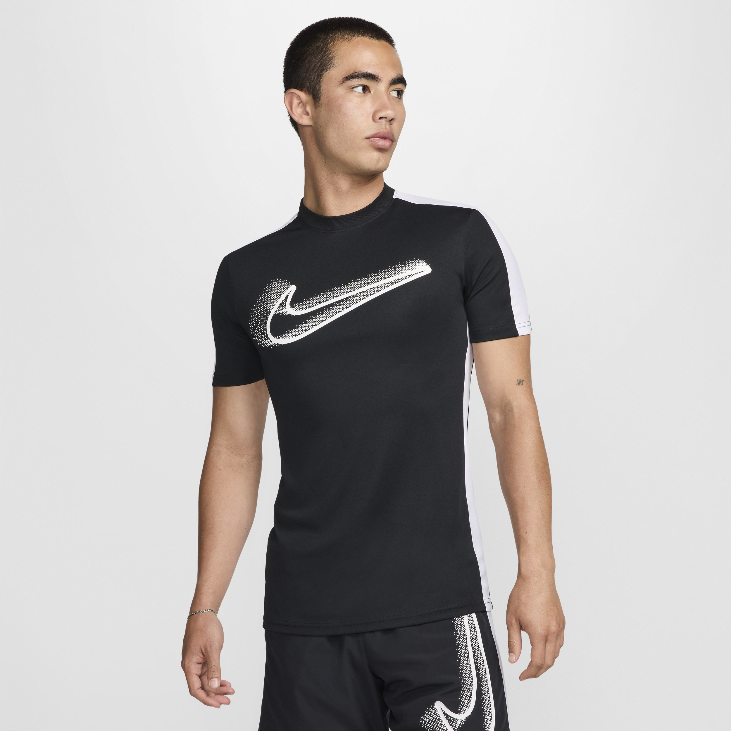 【ナイキ(NIKE)公式ストア】ナイキ アカデミー メンズ Dri-FIT ショートスリーブ サッカートップ FZ0409-010 ブラック 【ナイキ(NIKE)公式ストア】ナイキ アカデミー メンズ Dri-FIT ショートスリーブ サッカートップ FZ0409-010 ブラック