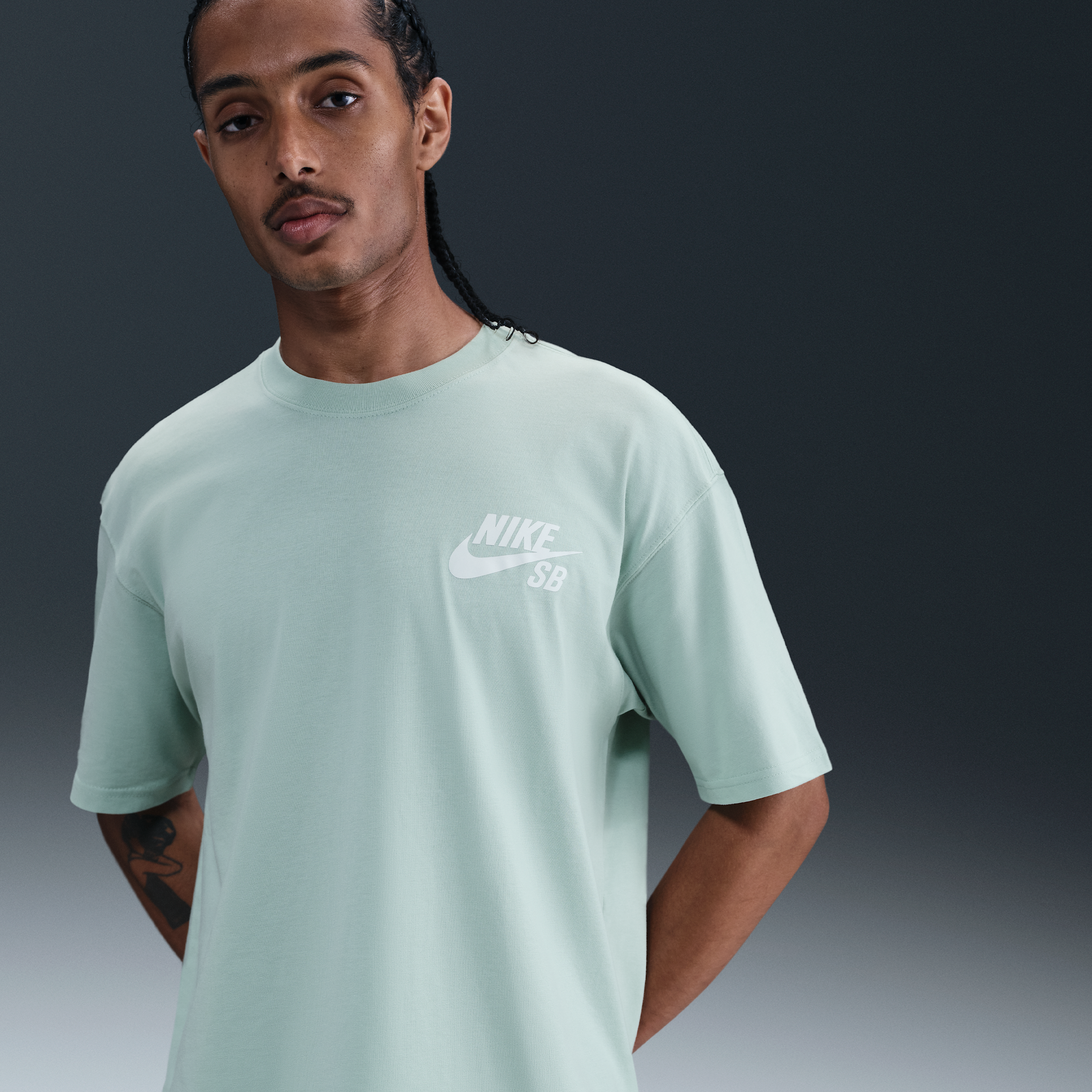【ナイキ(NIKE)公式ストア】ナイキ SB ロゴ スケートボード Tシャツ DC7818-384 グリーン 【ナイキ(NIKE)公式ストア】ナイキ SB ロゴ スケートボード Tシャツ DC7818-384 グリーン