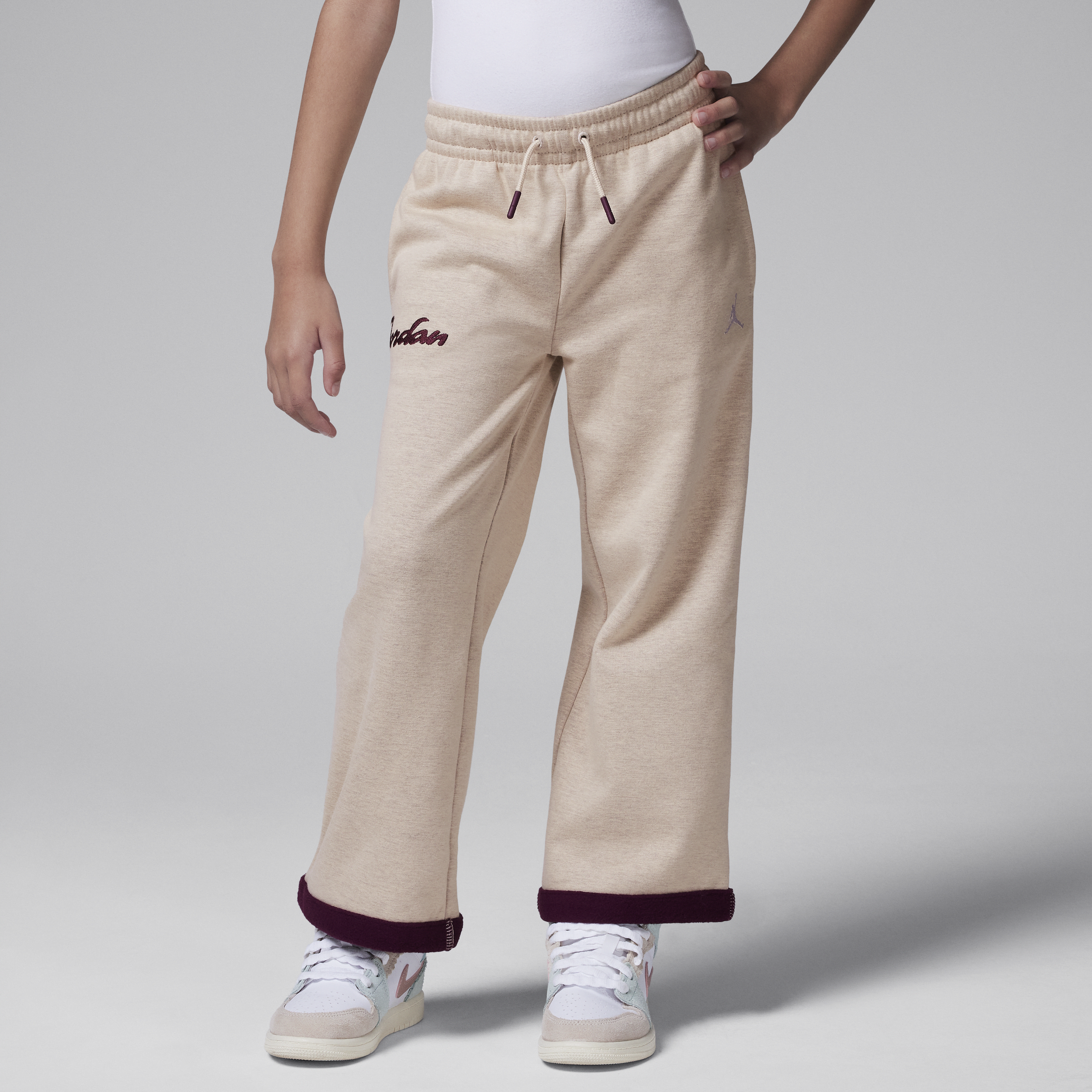 【ナイキ(NIKE)公式ストア】ジョーダン リトルキッズ メタエンチャントメント コージー フリース パンツ HV7479-200 ブラウン 【ナイキ(NIKE)公式ストア】ジョーダン リトルキッズ メタエンチャントメント コージー フリース パンツ HV7479-200 ブラウン