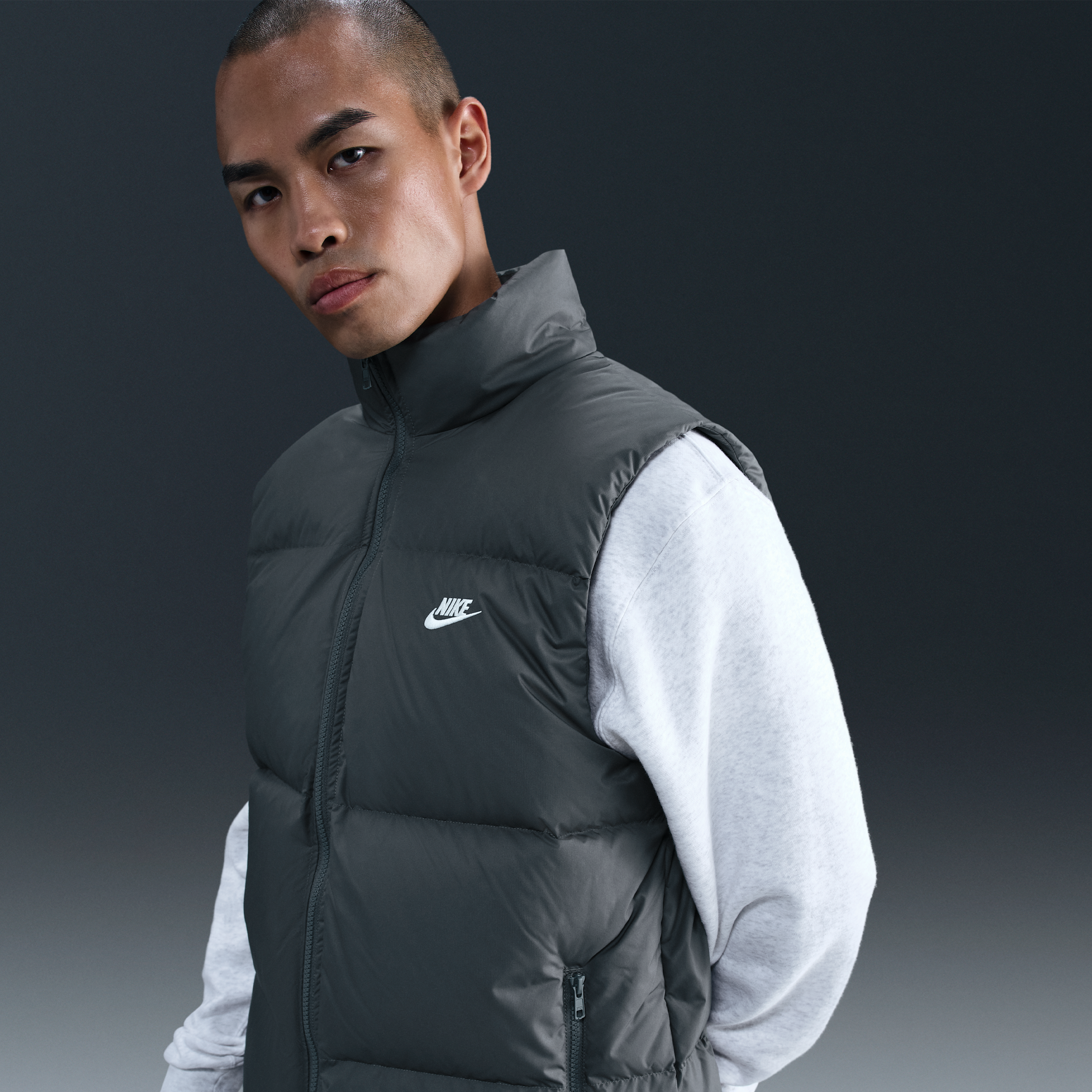 【ナイキ(NIKE)公式ストア】ナイキ スポーツウェア クラブ メンズ Therma-FIT パファー ベスト IB2978-068 グレー 【ナイキ(NIKE)公式ストア】ナイキ スポーツウェア クラブ メンズ Therma-FIT パファー ベスト IB2978-068 グレー