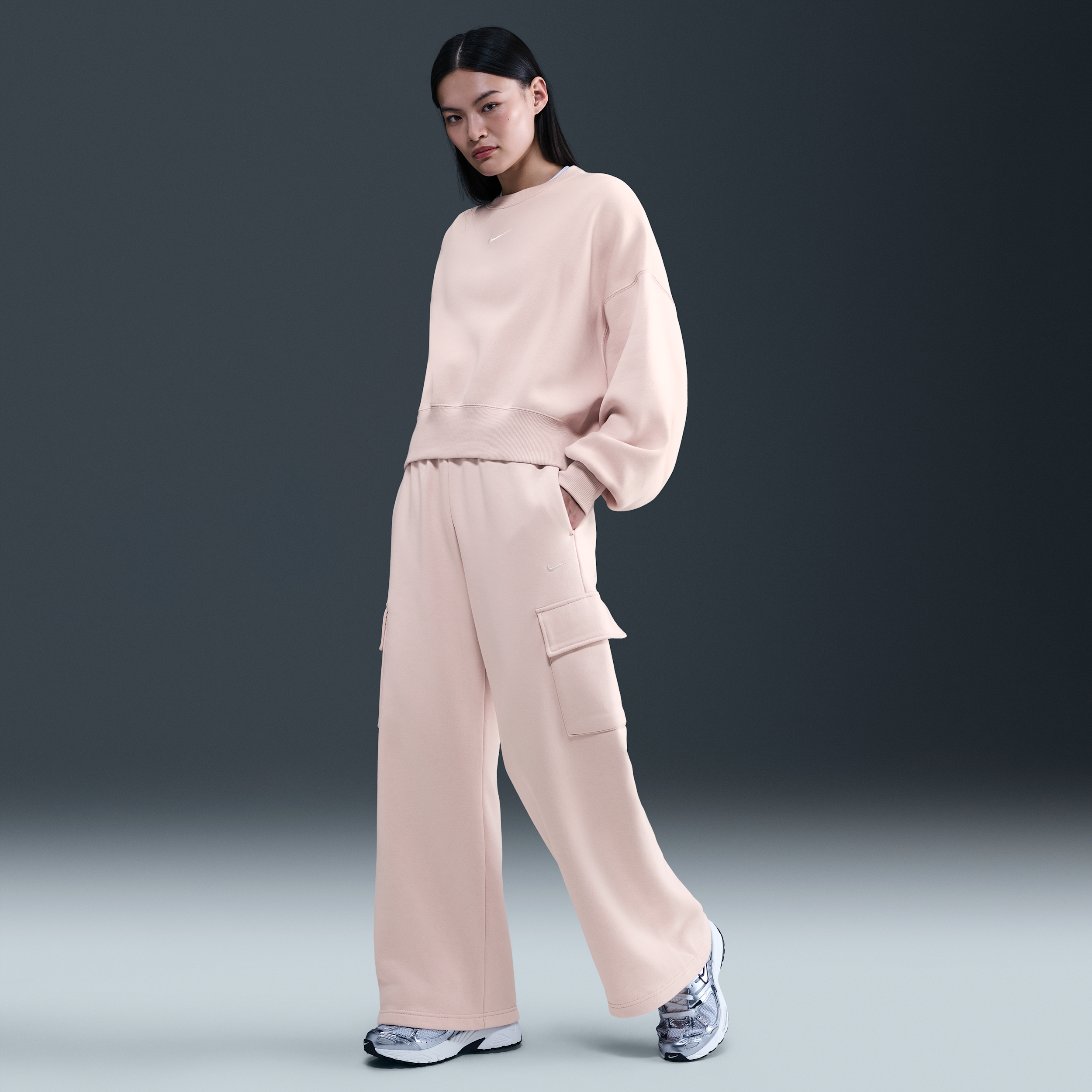【ナイキ(NIKE)公式ストア】ナイキ スポーツウェア フェニックス フリース ウィメンズ カーゴ スウェットパンツ IM7489-667 ピンク 【ナイキ(NIKE)公式ストア】ナイキ スポーツウェア フェニックス フリース ウィメンズ カーゴ スウェットパンツ IM7489-667 ピンク