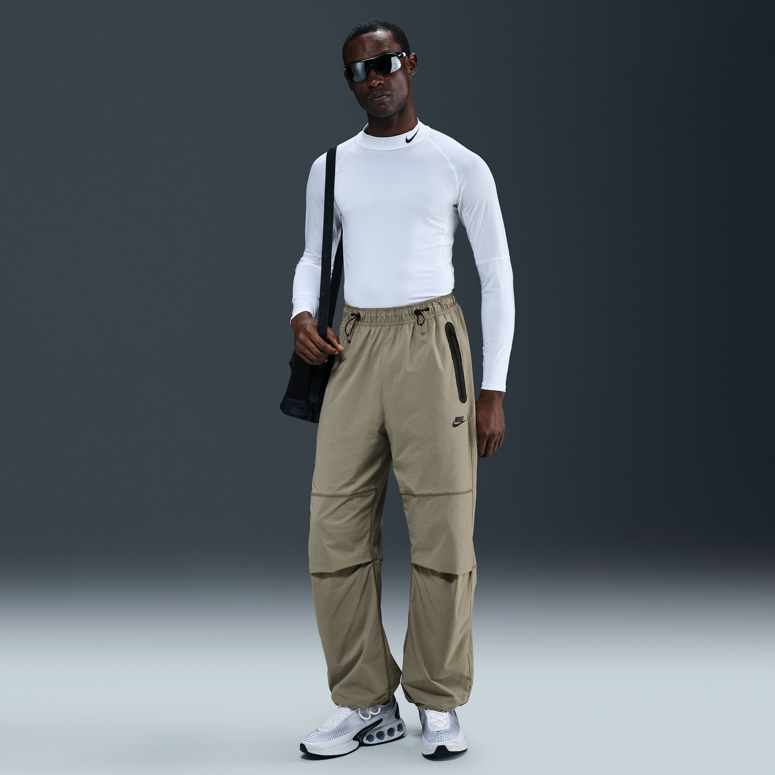 Pantaloni oversize in tessuto Nike Tech – Uomo - Verde