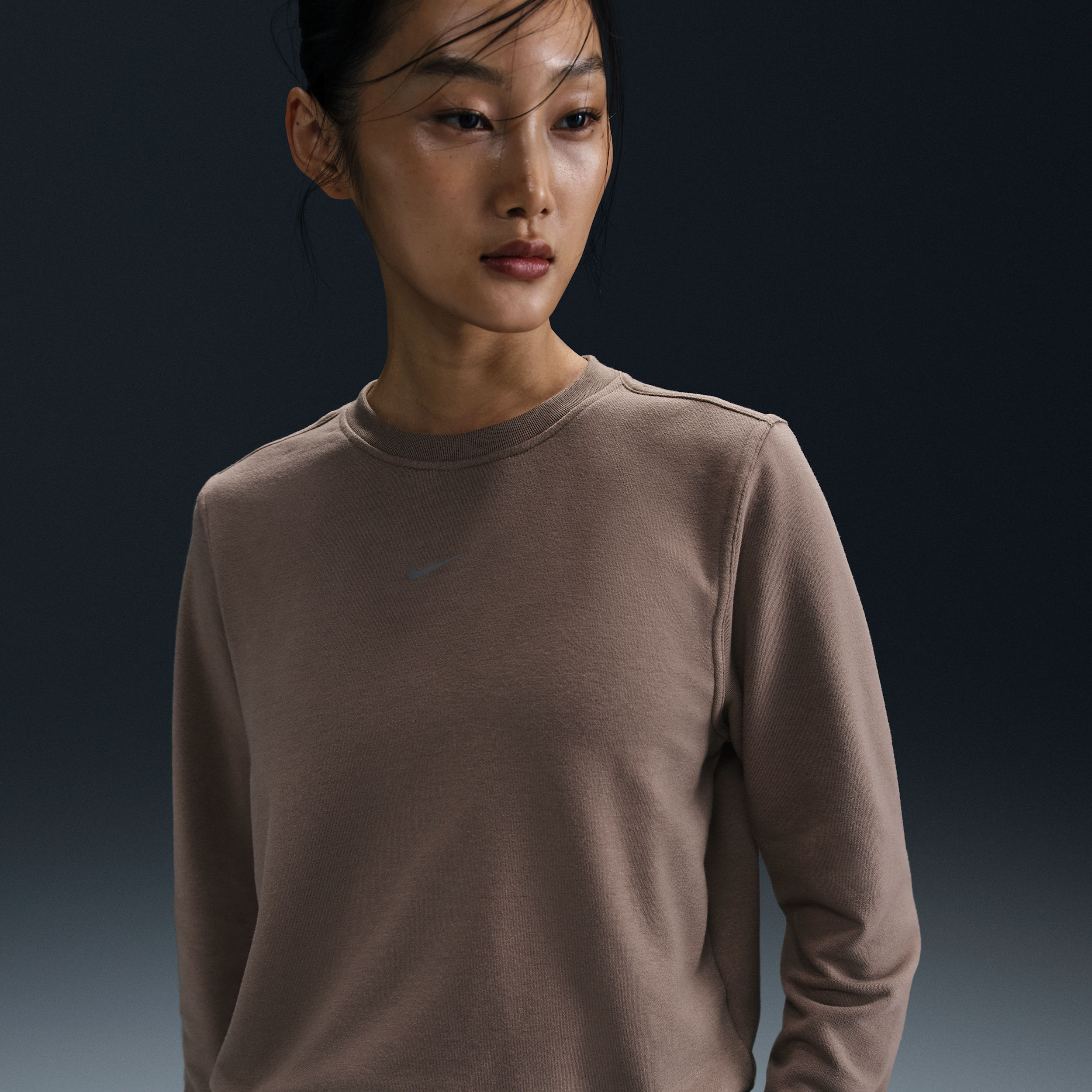 【ナイキ(NIKE)公式ストア】ナイキ Dri-FIT ワン ウィメンズ クルーネック フレンチ テリー スウェットシャツ FB5126-233 ブラウン 【ナイキ(NIKE)公式ストア】ナイキ Dri-FIT ワン ウィメンズ クルーネック フレンチ テリー スウェットシャツ FB5126-233 ブラウン