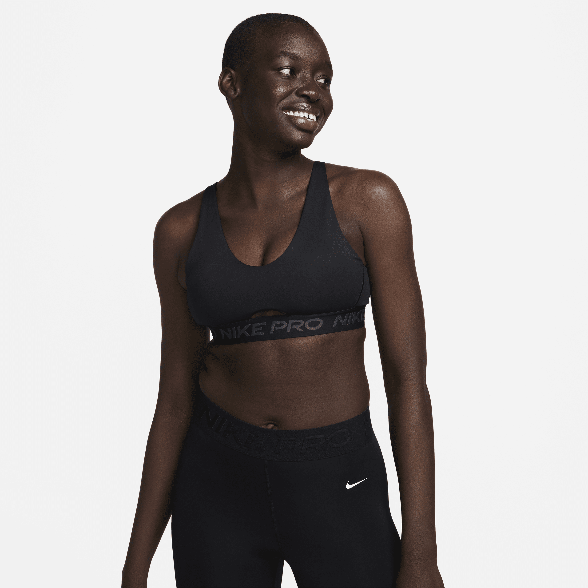 Nike Pro Indy Plunge-sports-bh med medium støtte og indlæg til kvinder - sort