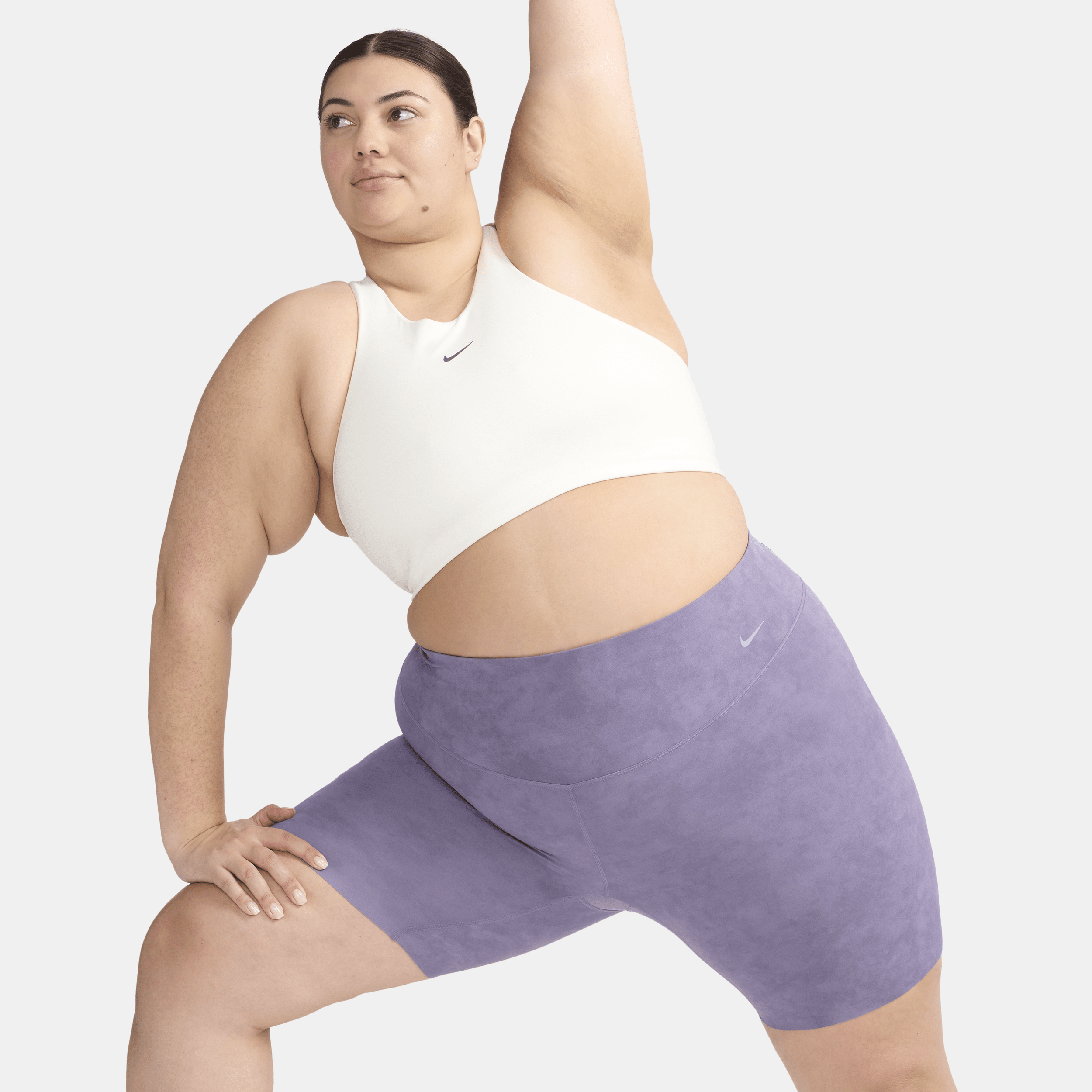 Nike Zenvy-cykelshorts (20 cm) i batik med let støtte og høj talje til kvinder (plus size) - lilla