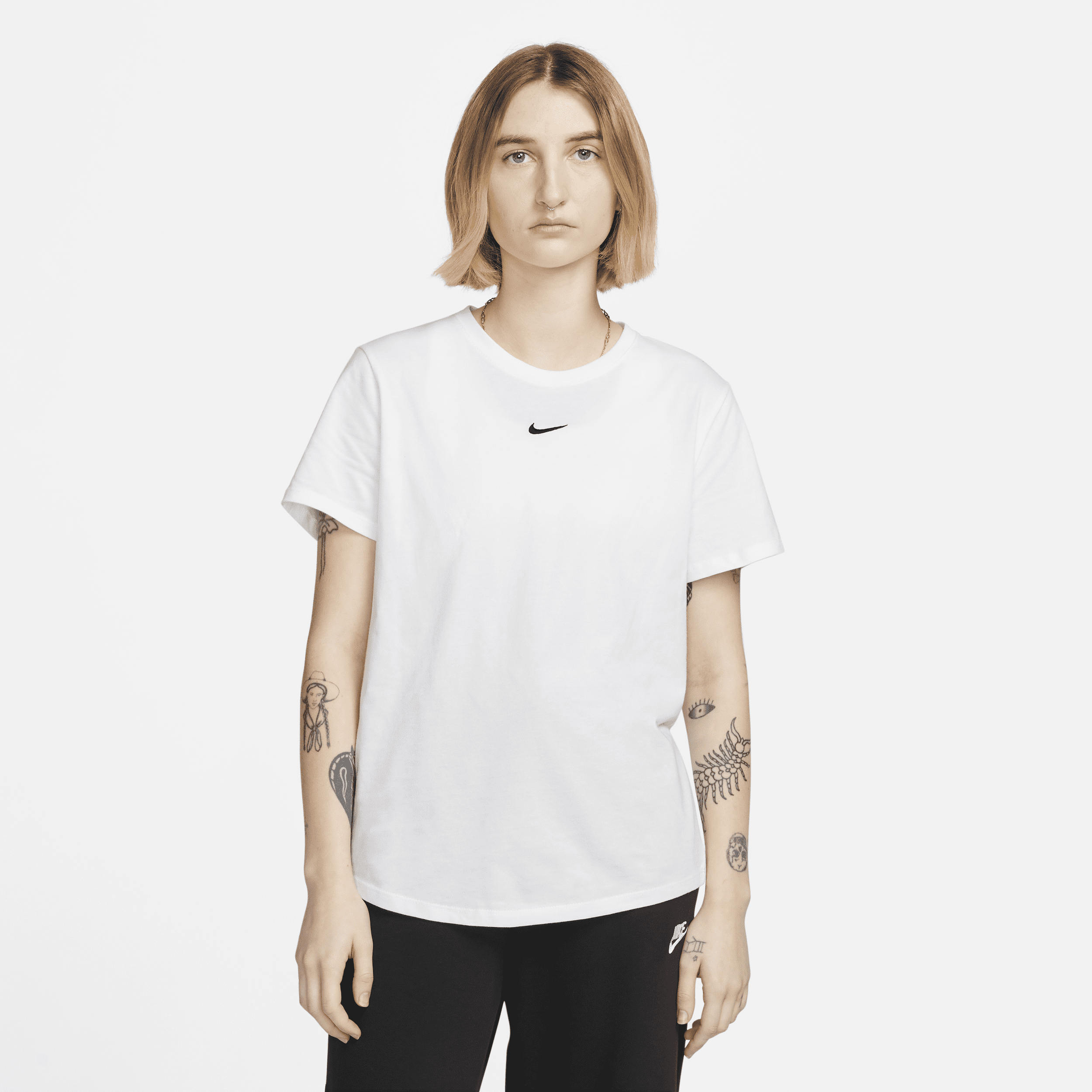 Nike Sportswear Essential-T-shirt til kvinder - hvid