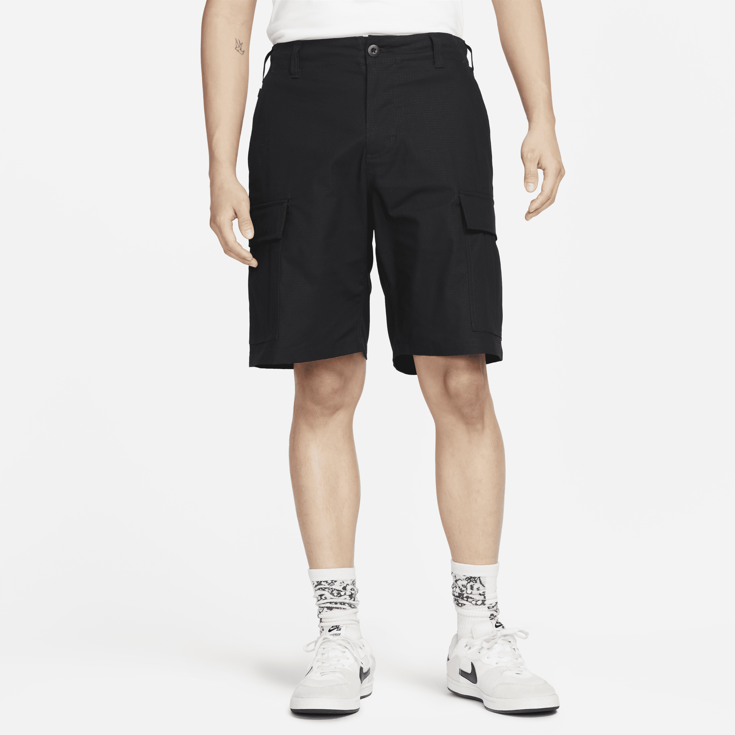 【ナイキ(NIKE)公式ストア】ナイキ SB カーニー メンズ カーゴ スケートボードショートパンツ FQ0425-010 ブラック 【ナイキ(NIKE)公式ストア】ナイキ SB カーニー メンズ カーゴ スケートボードショートパンツ FQ0425-010 ブラック