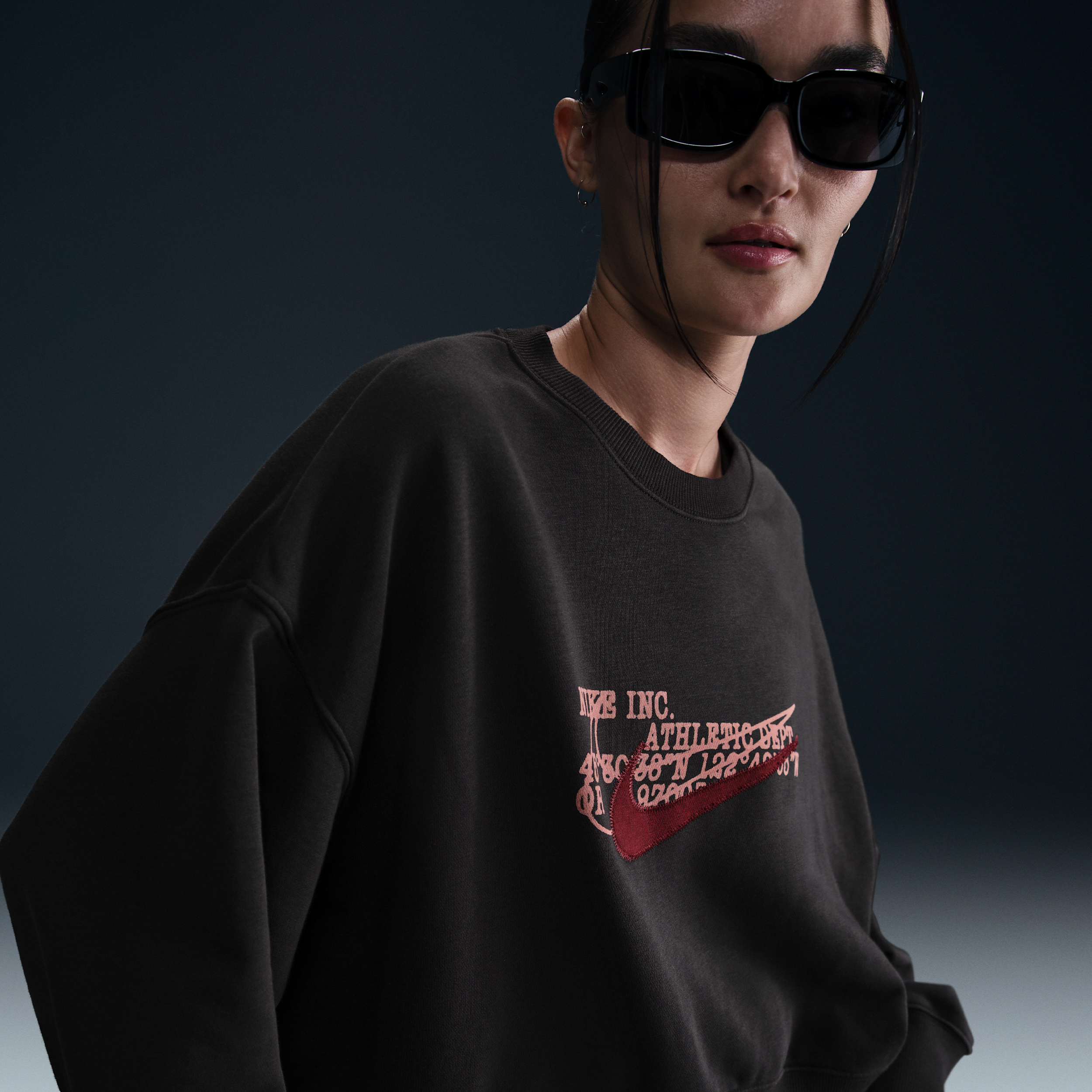 【ナイキ(NIKE)公式ストア】ナイキ スポーツウェア フェニックス フリース ウィメンズ オーバーオーバーサイズド クルーネック フレンチ テリー スウェットシャツ HV4790-045 ブラック 【ナイキ(NIKE)公式ストア】ナイキ スポーツウェア フェニックス フリース ウィメンズ オーバーオーバーサイズド クルーネック フレンチ テリー スウェットシャツ HV4790-045 ブラック