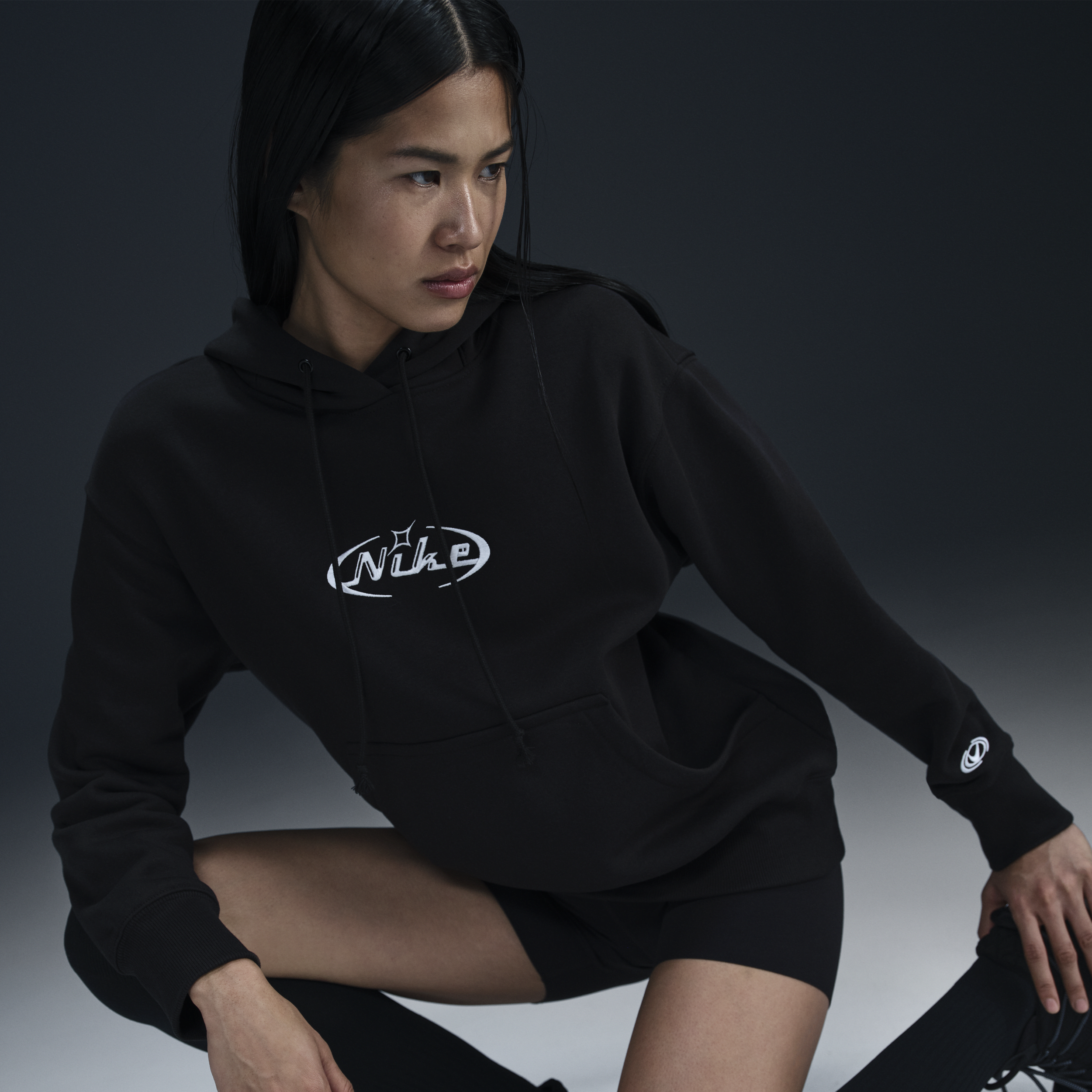 【ナイキ(NIKE)公式ストア】ナイキ スポーツウェア ウィメンズ オーバーサイズド プルオーバー パーカー HQ2987-010 ブラック 【ナイキ(NIKE)公式ストア】ナイキ スポーツウェア ウィメンズ オーバーサイズド プルオーバー パーカー HQ2987-010 ブラック