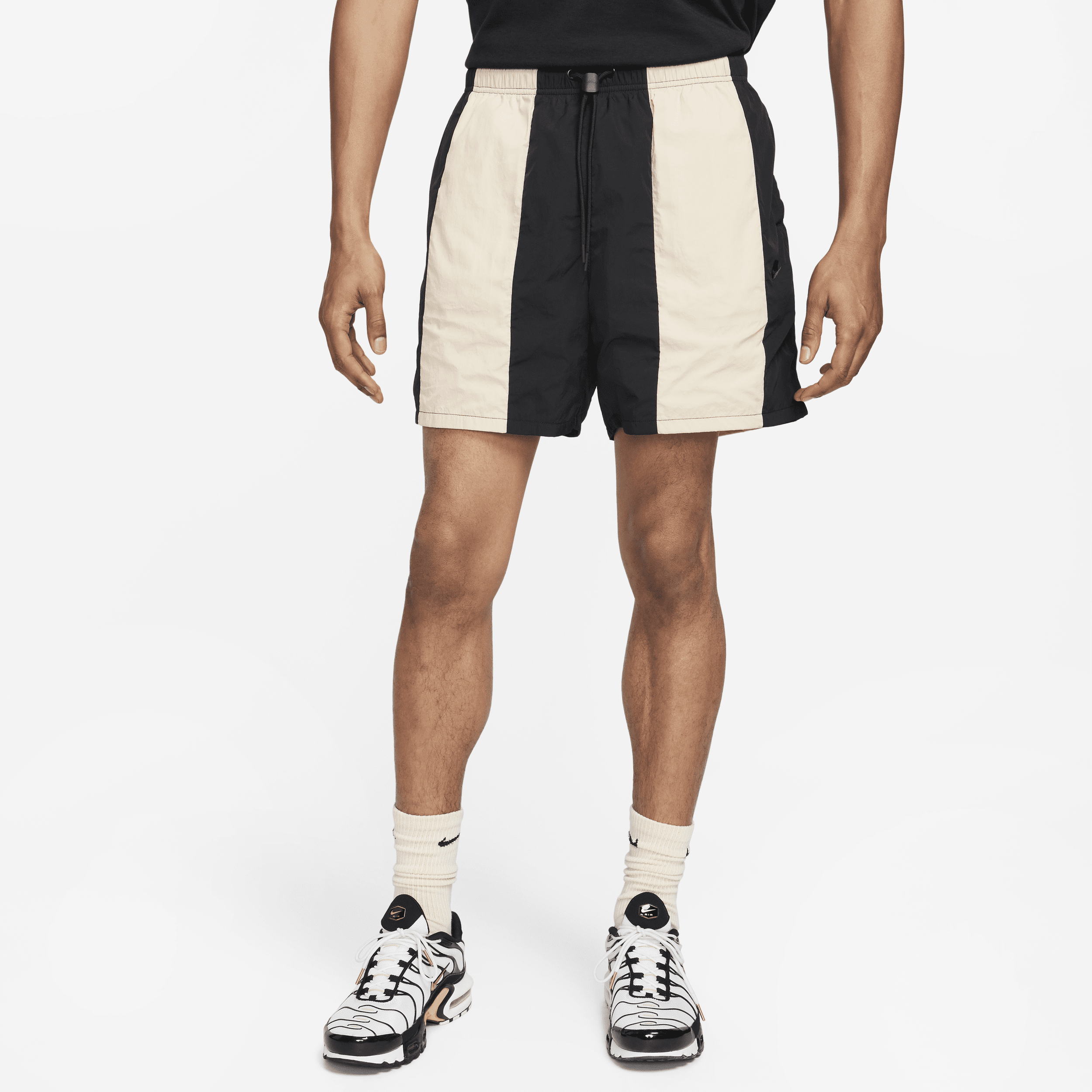Nike Sportswear Tech Pack-vævede shorts til mænd - sort