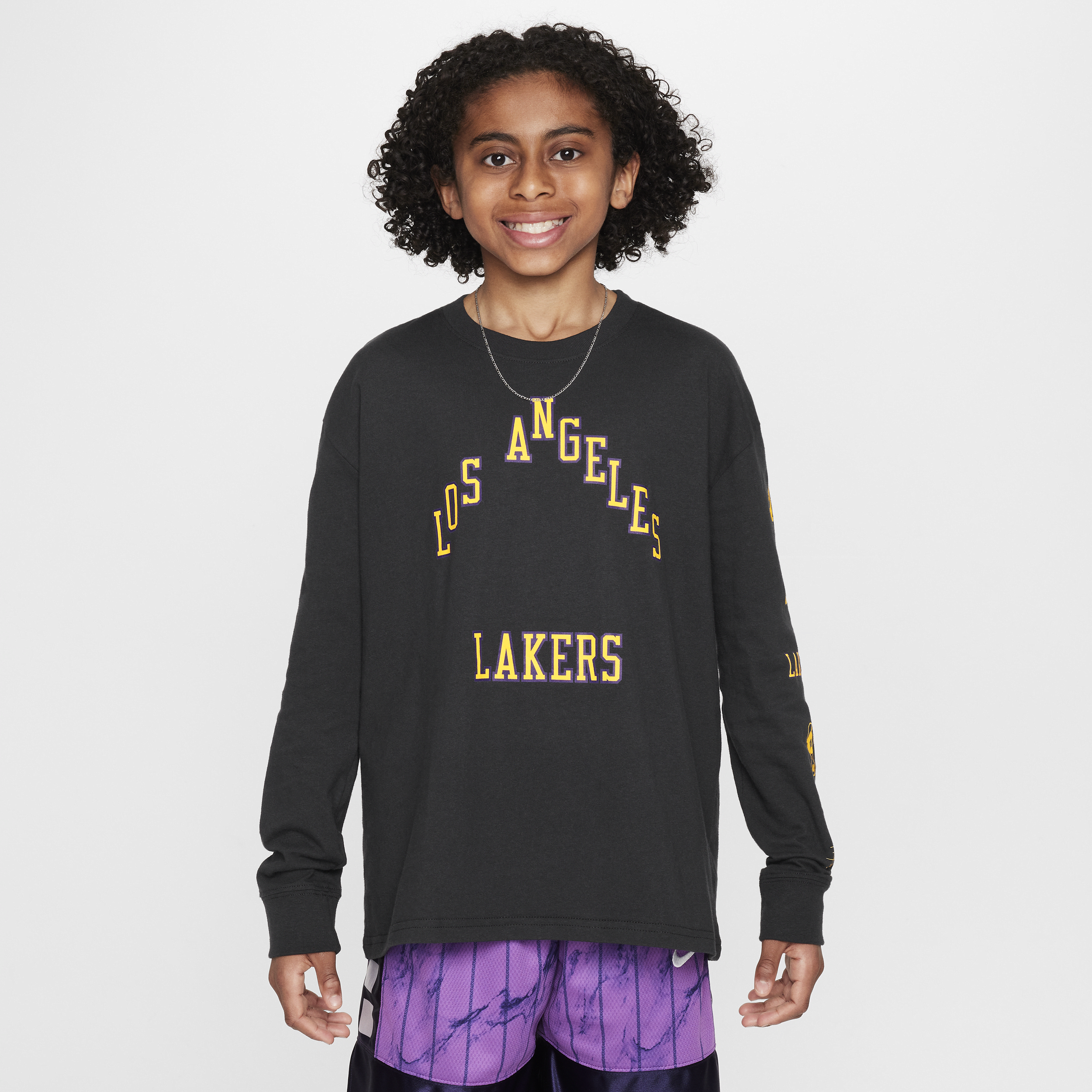 Los Angeles Lakers 2023/24 City Edition Nike NBA Max90-T-shirt med lange ærmer til større børn (drenge) - sort