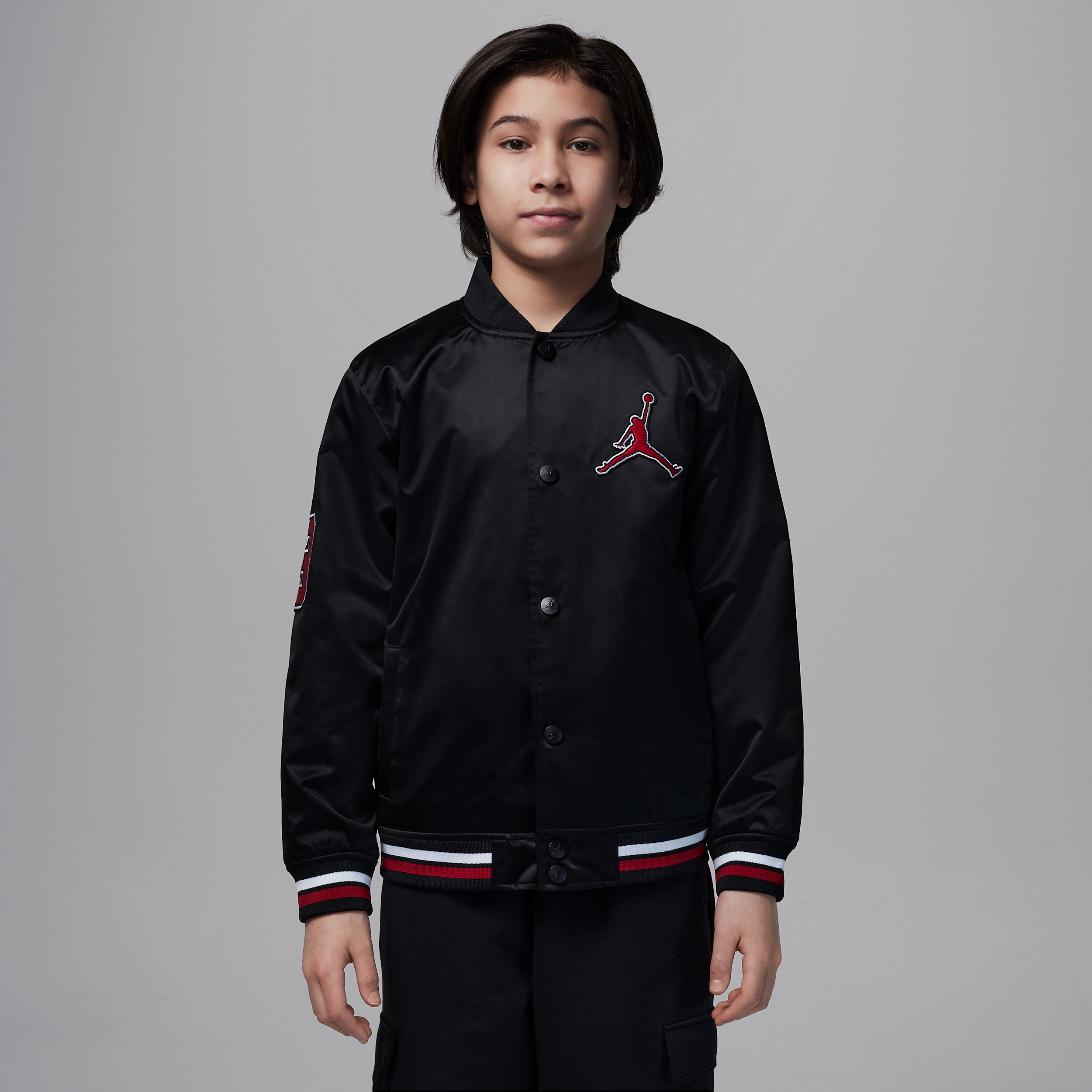 【ナイキ(NIKE)公式ストア】ジョーダン ジュニア バーシティ ボンバー ジャケット IB8373-010 ブラック 【ナイキ(NIKE)公式ストア】ジョーダン ジュニア バーシティ ボンバー ジャケット IB8373-010 ブラック