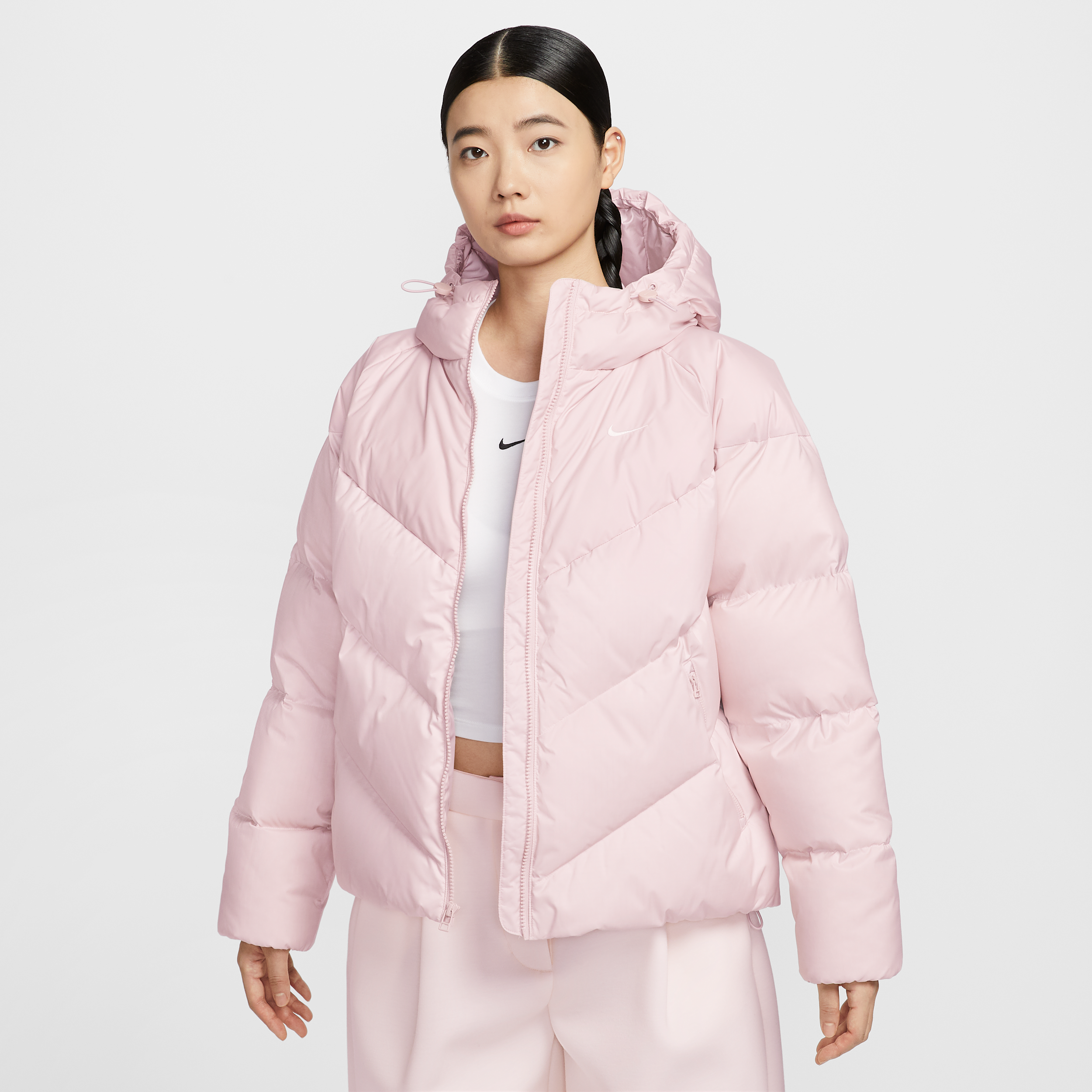 【ナイキ(NIKE)公式ストア】ナイキ スポーツウェア ウィンドパファー ウィメンズ Storm-FIT ルーズ フーデッド ダウン パファー HV5236-667 ピンク 【ナイキ(NIKE)公式ストア】ナイキ スポーツウェア ウィンドパファー ウィメンズ Storm-FIT ルーズ フーデッド ダウン パファー HV5236-667 ピンク