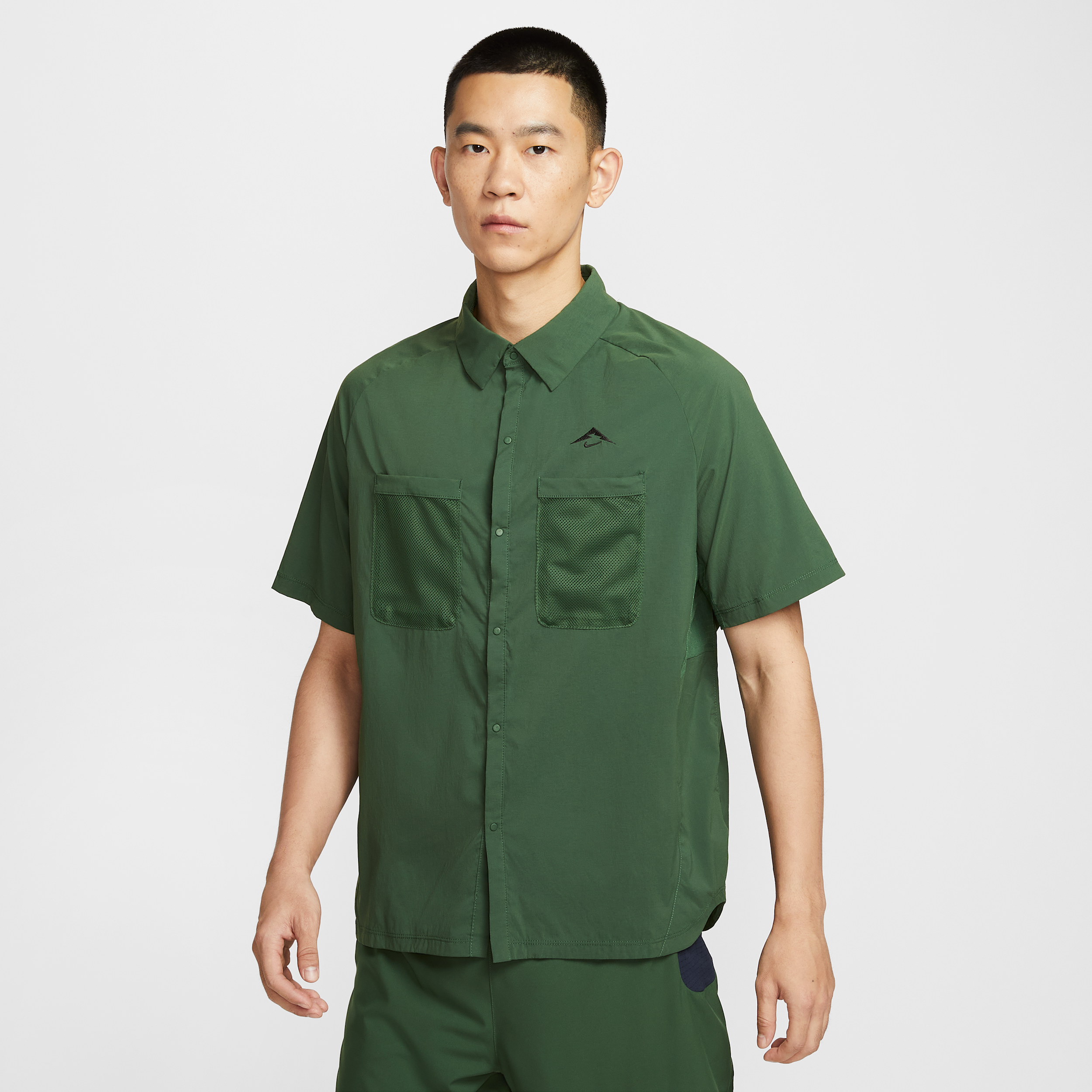 【ナイキ(NIKE)公式ストア】ナイキ トレイル メンズ Dri-FIT UV ランニング ボタンアップ シャツ HV2165-323 グリーン 【ナイキ(NIKE)公式ストア】ナイキ トレイル メンズ Dri-FIT UV ランニング ボタンアップ シャツ HV2165-323 グリーン