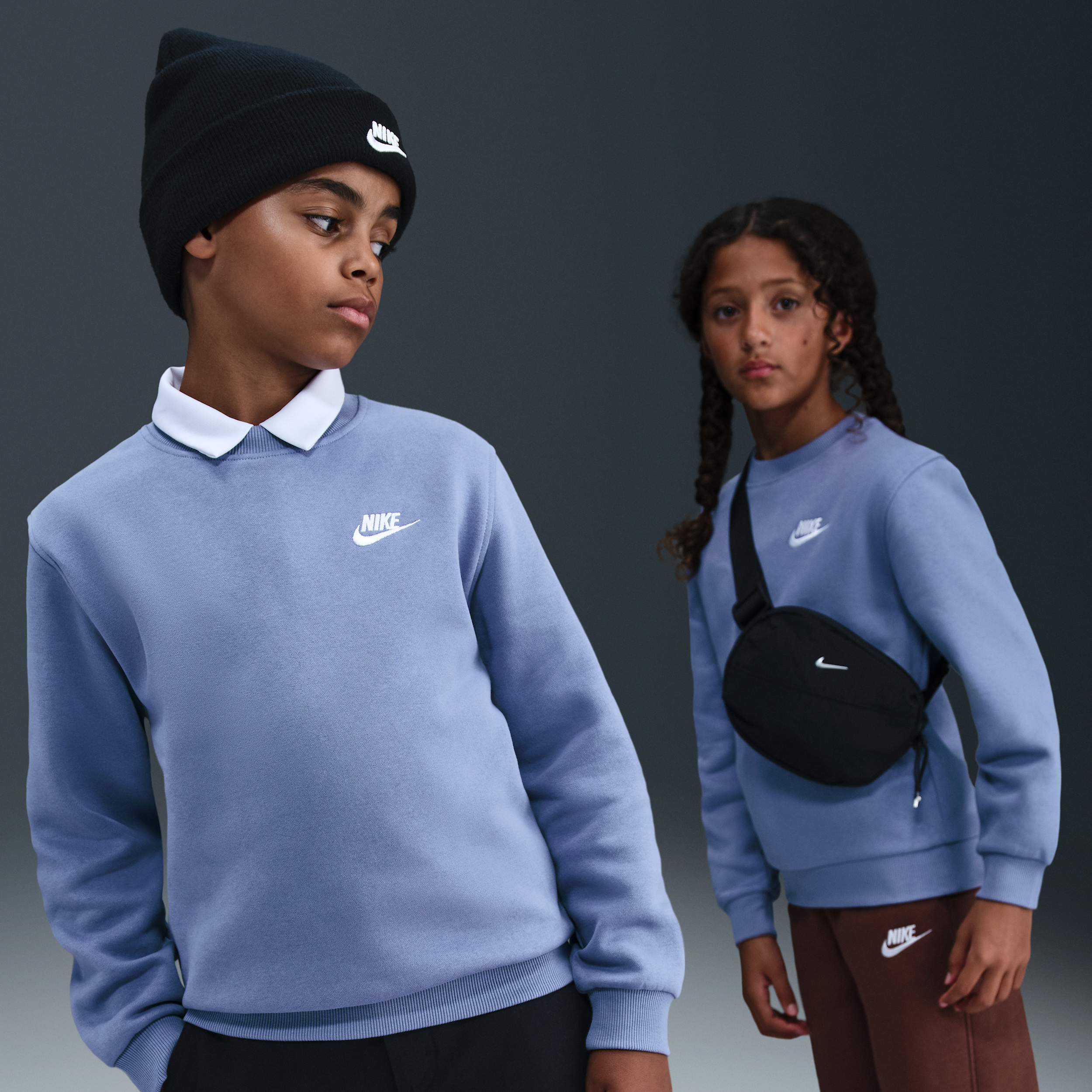 【ナイキ（NIKE）公式ストア】ナイキ スポーツウェア クラブ フリース ジュニアスウェットシャツ FD3006-499 ブルー