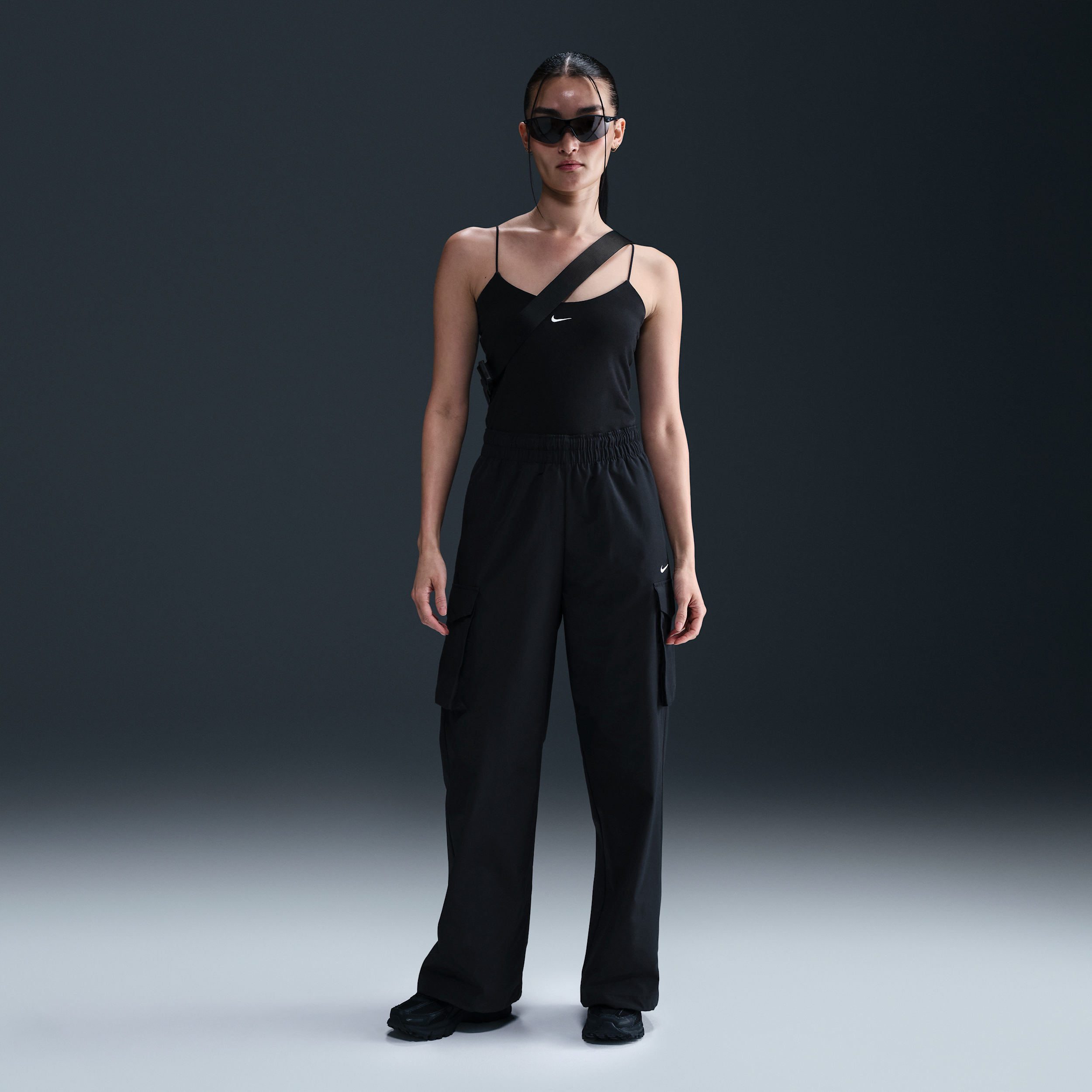 【ナイキ(NIKE)公式ストア】ナイキ スポーツウェア エブリシング ウーブン ウィメンズ ミッドライズ カーゴ パンツ HM6977-010 ブラック 【ナイキ(NIKE)公式ストア】ナイキ スポーツウェア エブリシング ウーブン ウィメンズ ミッドライズ カーゴ パンツ HM6977-010 ブラック