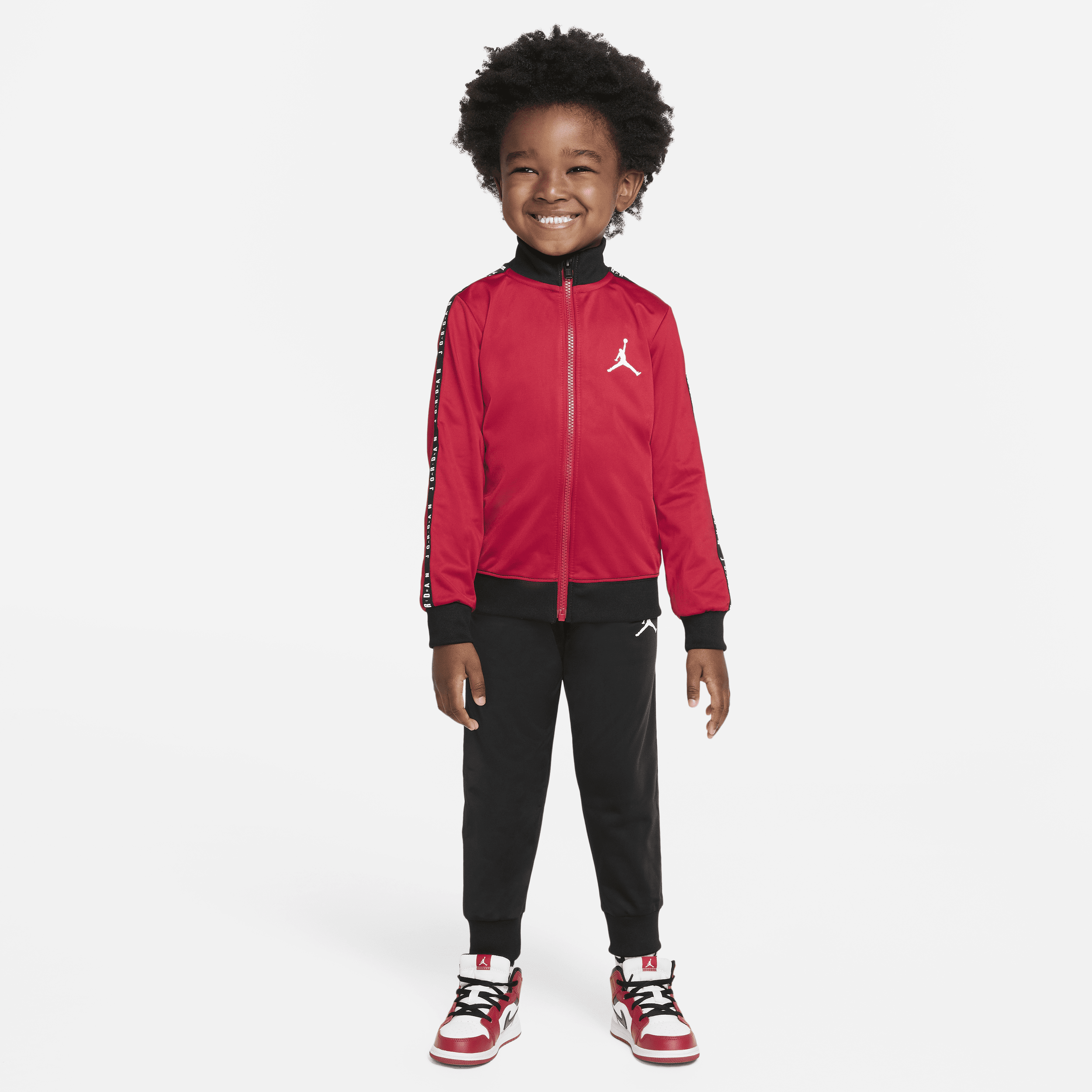 【ナイキ(NIKE)公式ストア】ジョーダン ベビー トラックスーツ DO2937-011 ブラック 【ナイキ(NIKE)公式ストア】ジョーダン ベビー トラックスーツ DO2937-011 ブラック