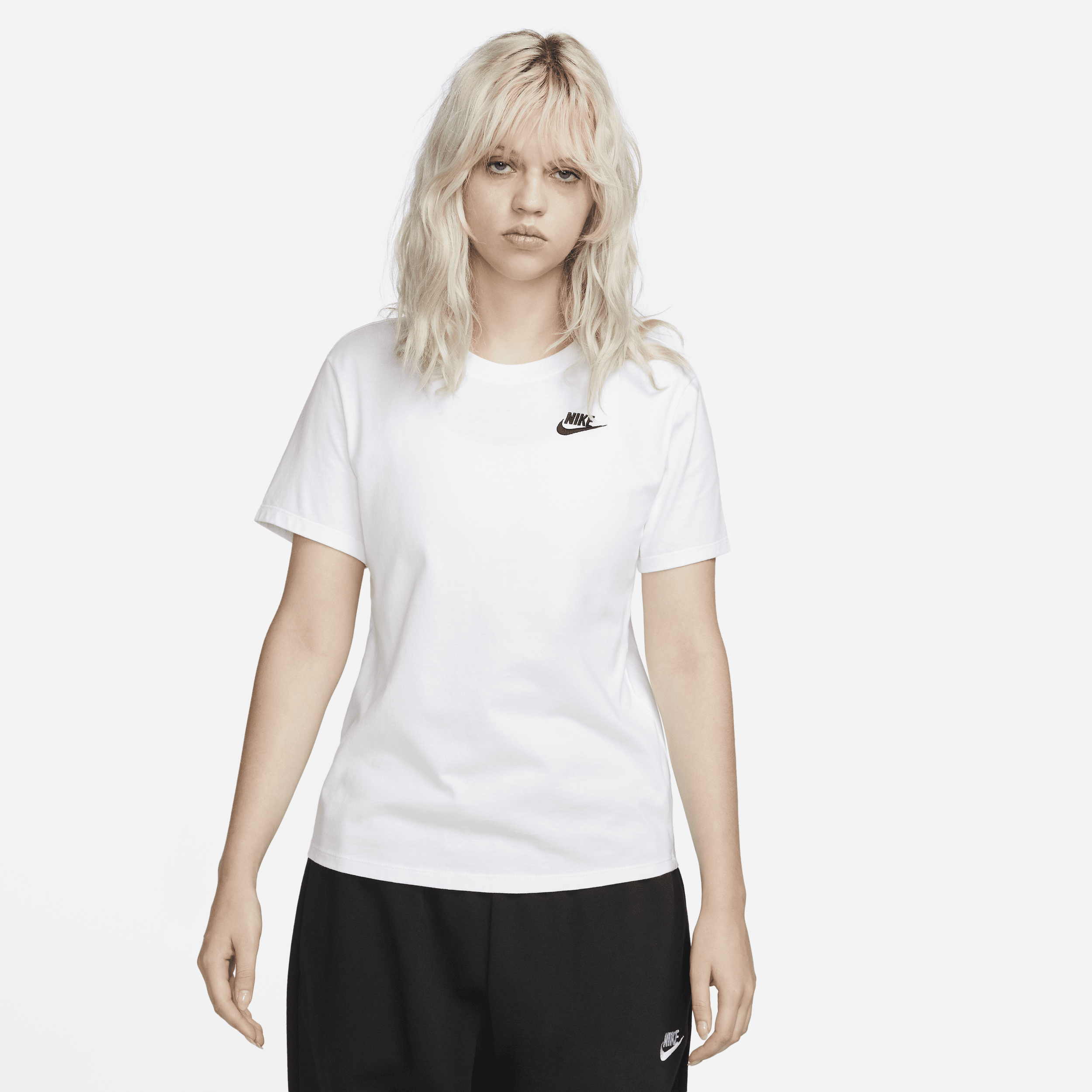 Nike Sportswear Club Essentials T-shirt voor dames - Wit