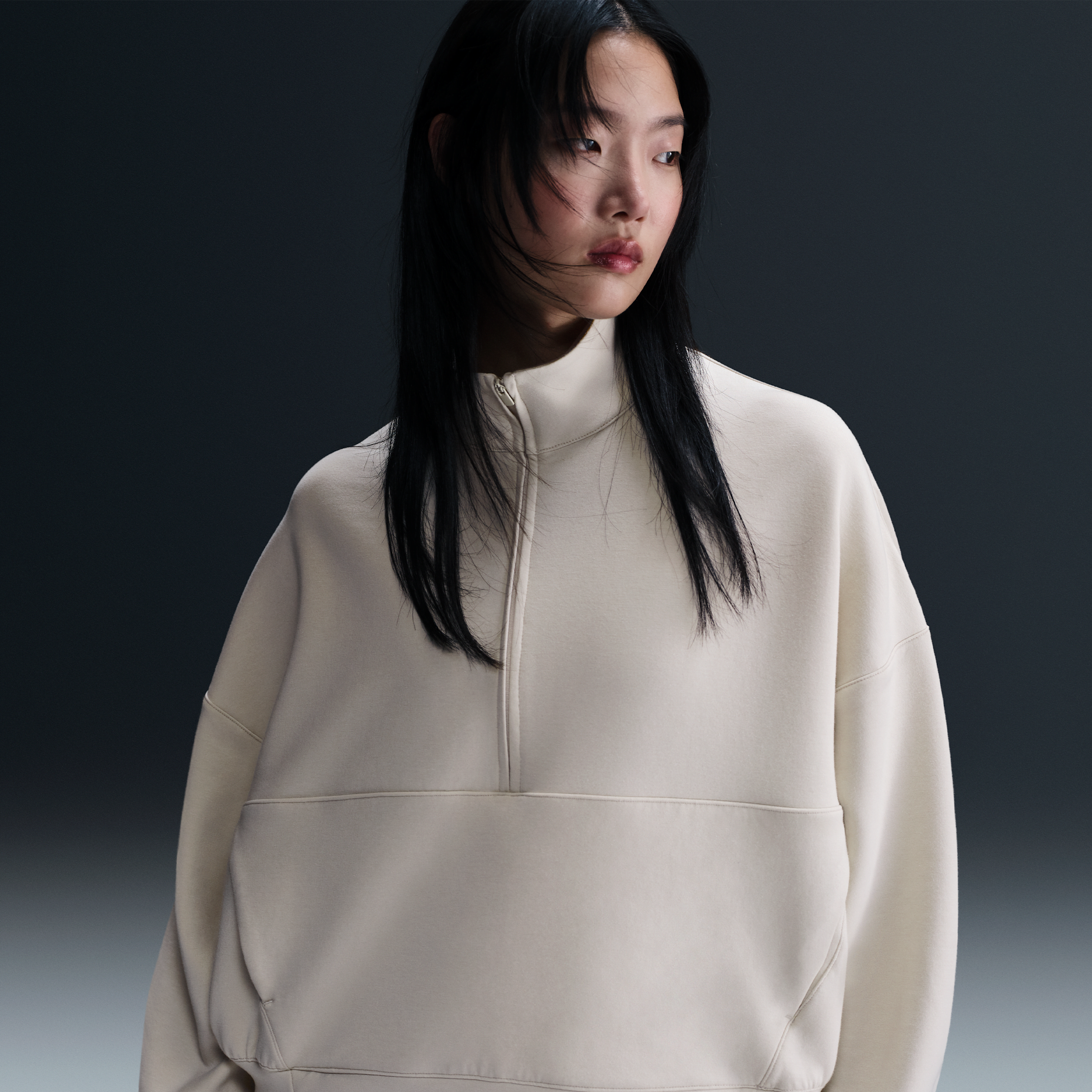 【ナイキ(NIKE)公式ストア】ナイキ 24.7 ImpossiblySoft ウィメンズ Dri-FIT オーバーサイズド 1/2ジップ トップ HQ8189-104 ブラウン 【ナイキ(NIKE)公式ストア】ナイキ 24.7 ImpossiblySoft ウィメンズ Dri-FIT オーバーサイズド 1/2ジップ トップ HQ8189-104 ブラウン