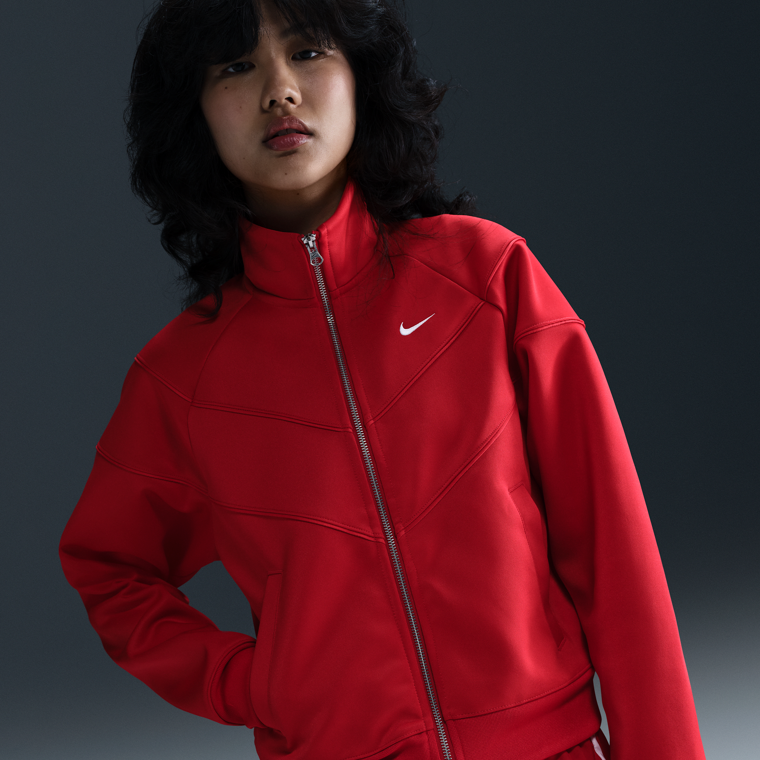 【ナイキ(NIKE)公式ストア】ナイキ スポーツウェア ウィンドランナー ウィメンズ ニット ジャケット HJ0976-657 レッド 【ナイキ(NIKE)公式ストア】ナイキ スポーツウェア ウィンドランナー ウィメンズ ニット ジャケット HJ0976-657 レッド