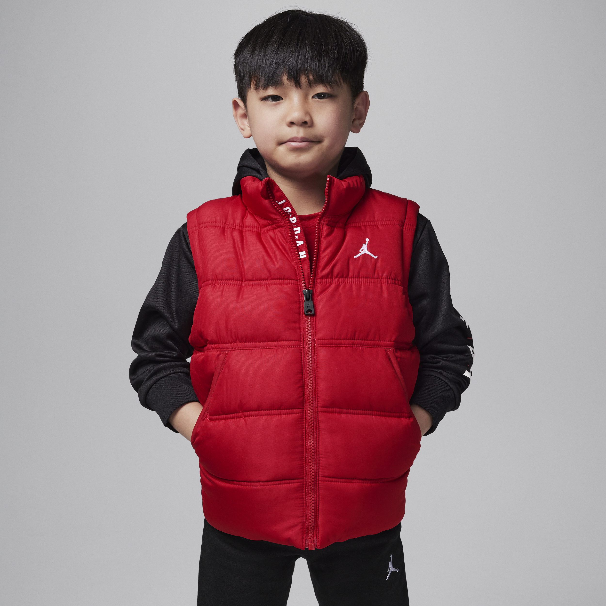 【ナイキ(NIKE)公式ストア】ジョーダン リトルキッズ 2 ファー ジャケット HQ7466-687 レッド 【ナイキ(NIKE)公式ストア】ジョーダン リトルキッズ 2 ファー ジャケット HQ7466-687 レッド